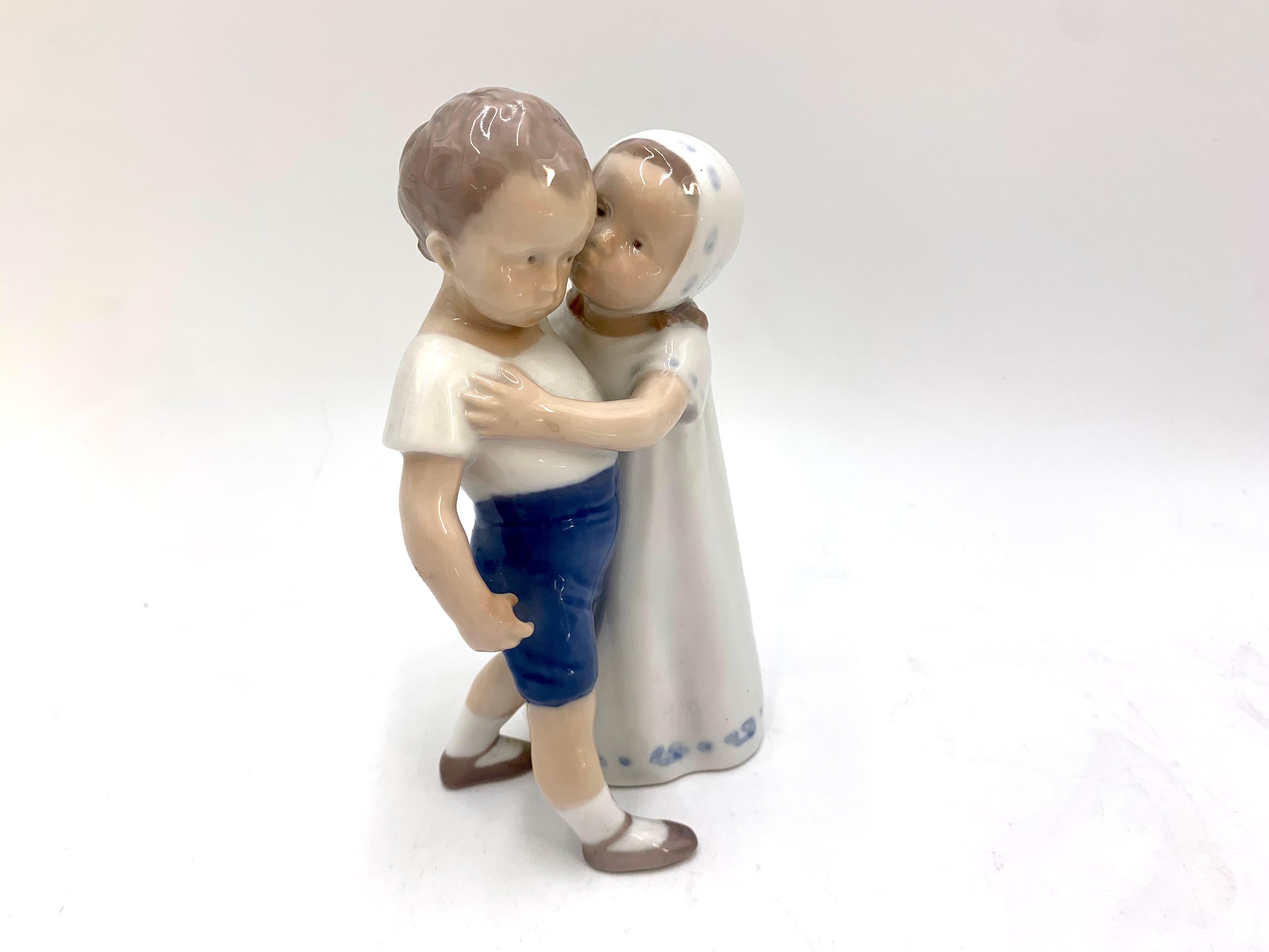 Mid-Century Modern Porcelain Figurine of a Pair of Children, Bing & Grondahl, Denmark, 1970-83 For Sale