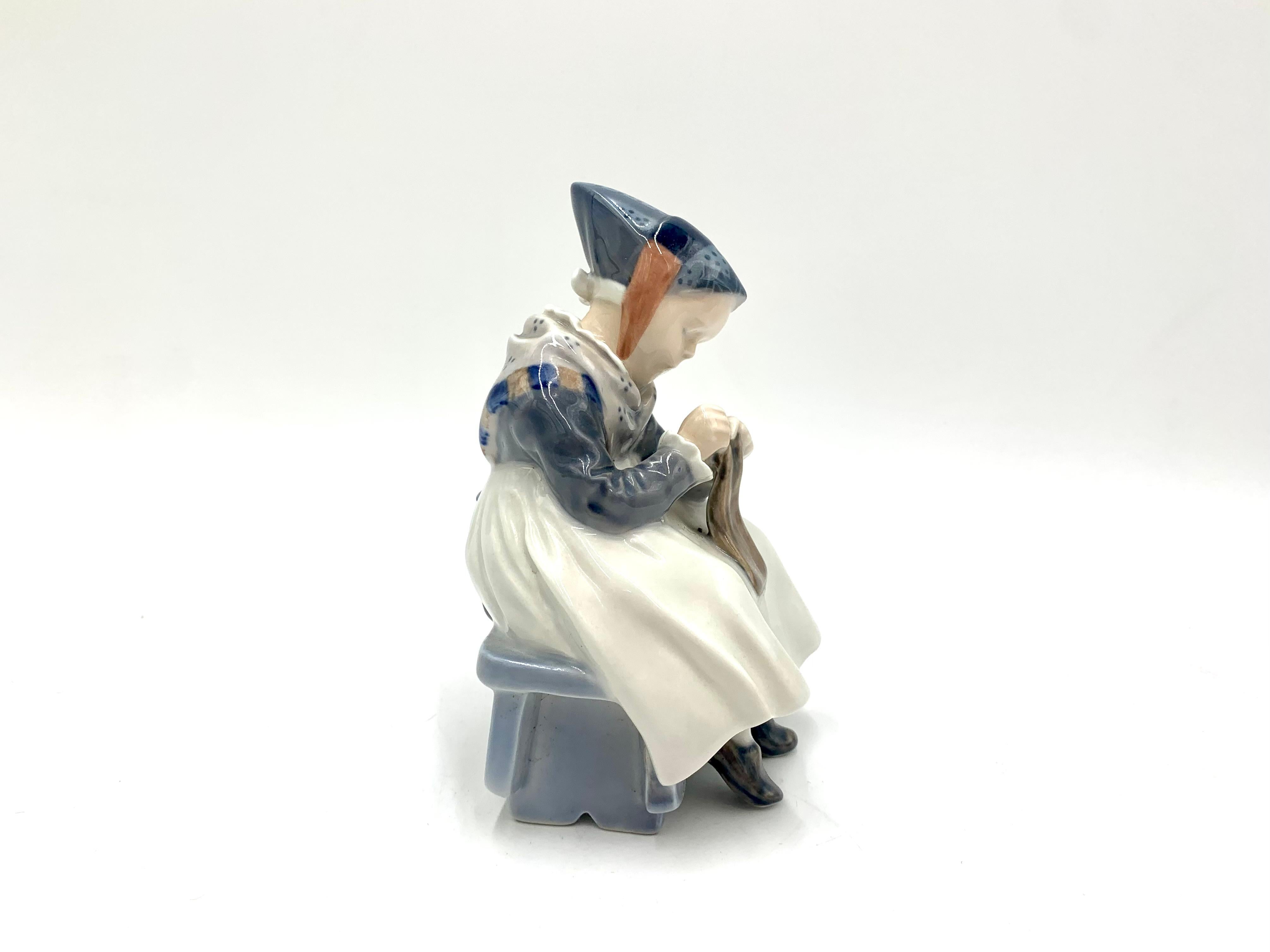 Porcelain figurine of a sewing woman in regional costume.

Made in Denmark by the Royal Copenhagen manufactory

Produced in 1974-1978.

Model number # 1314

Very good condition, no damage.

Measures: height 15cm, width 10cm, depth 9cm.