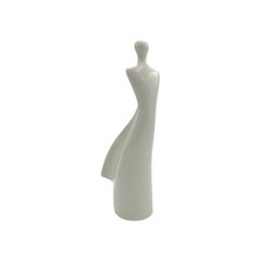 Figurina di donna in porcellana