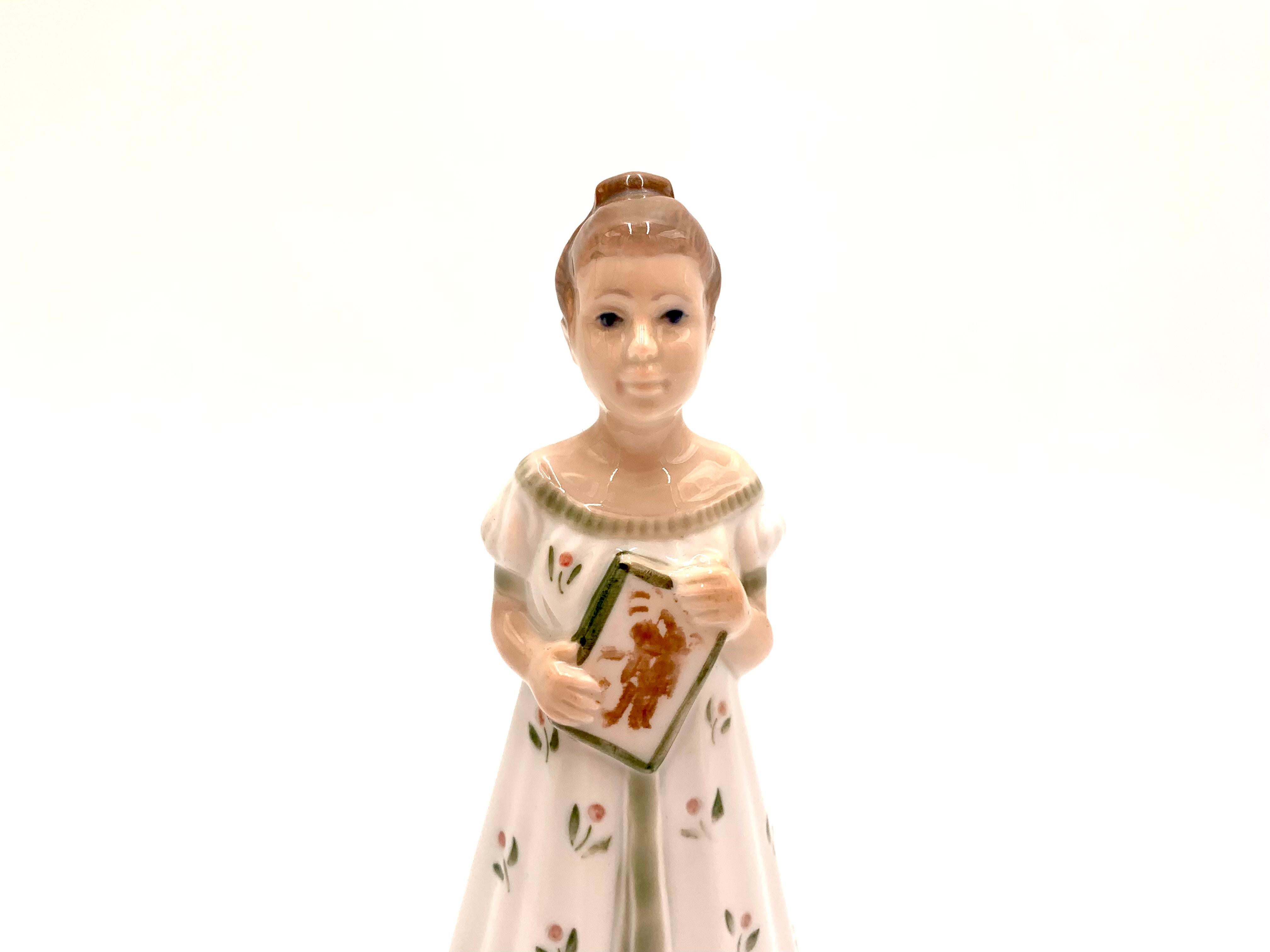 Porcelain Figurine of a Woman with a Book, Lyngby, Denmark, 1960s In Good Condition In Chorzów, PL