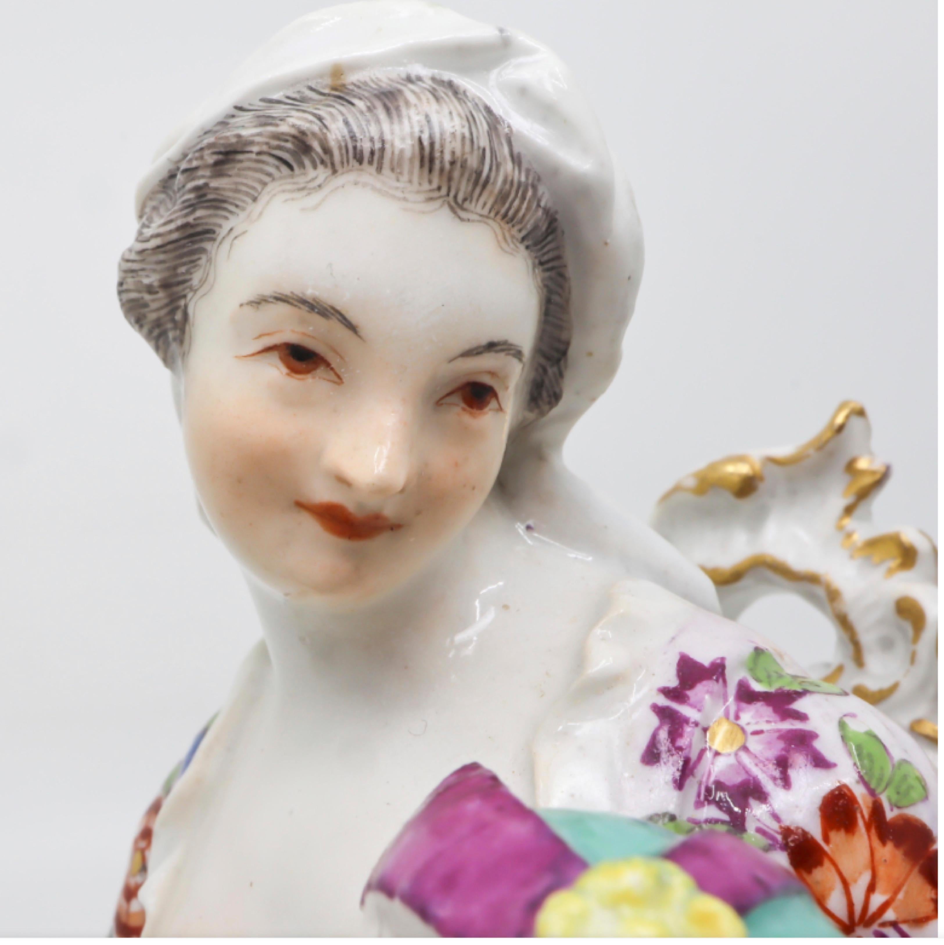 Porcelain Figurine of Mother and Childrens, Hand Painted, 18th Century, Meissen In Good Condition For Sale In Lantau, HK