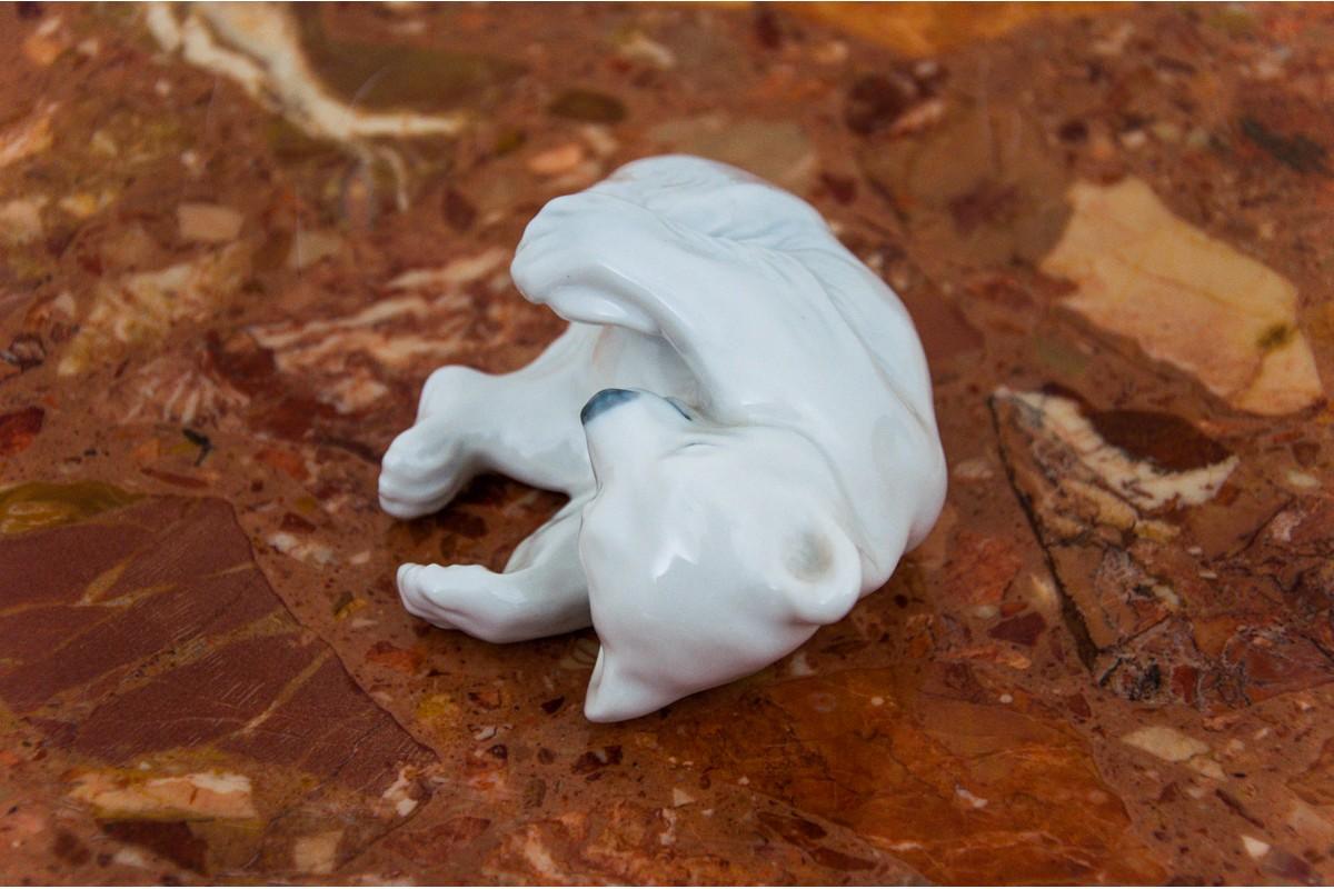 Porcelain figurine of the bear Roayl Copenhagen.

Figurine in perfect condition.

Dimensions:

Height: 6 cm

Width 12 cm

Depth 12 cm.