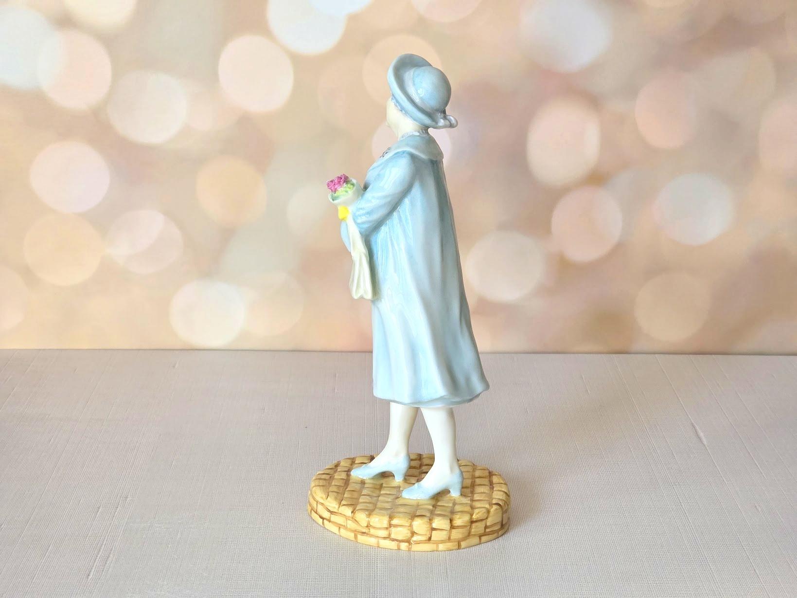 Figurine en porcelaine Reine Elizabeth, Reine Mère 100ème anniversaire Edition limitée en vente 1