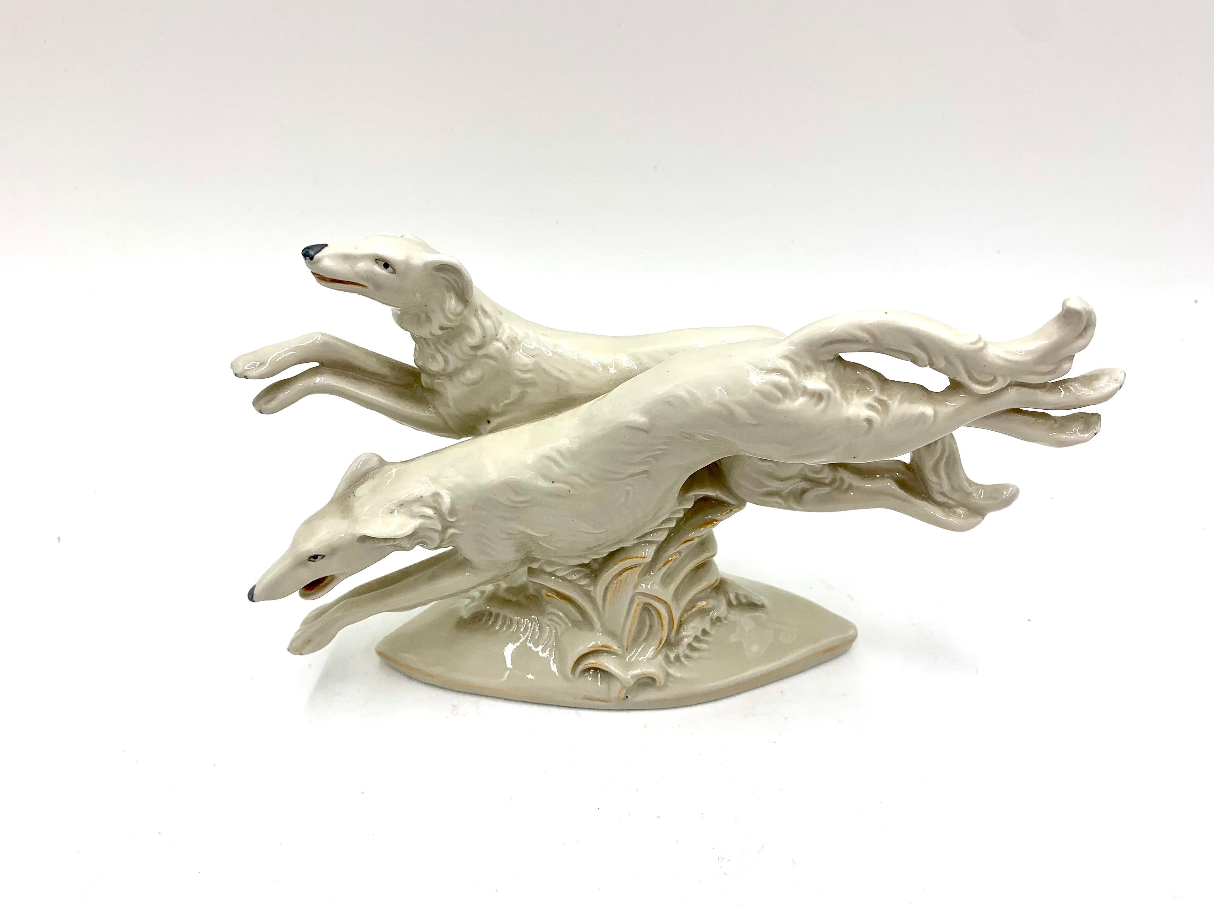 Porcelain figurine depicting running Russian long-haired sighthounds (borzoje).
Figurine signed Schaubach Art.
Very good condition, no damage.
Measures: Height 12cm / width 20cm / depth 5cm.