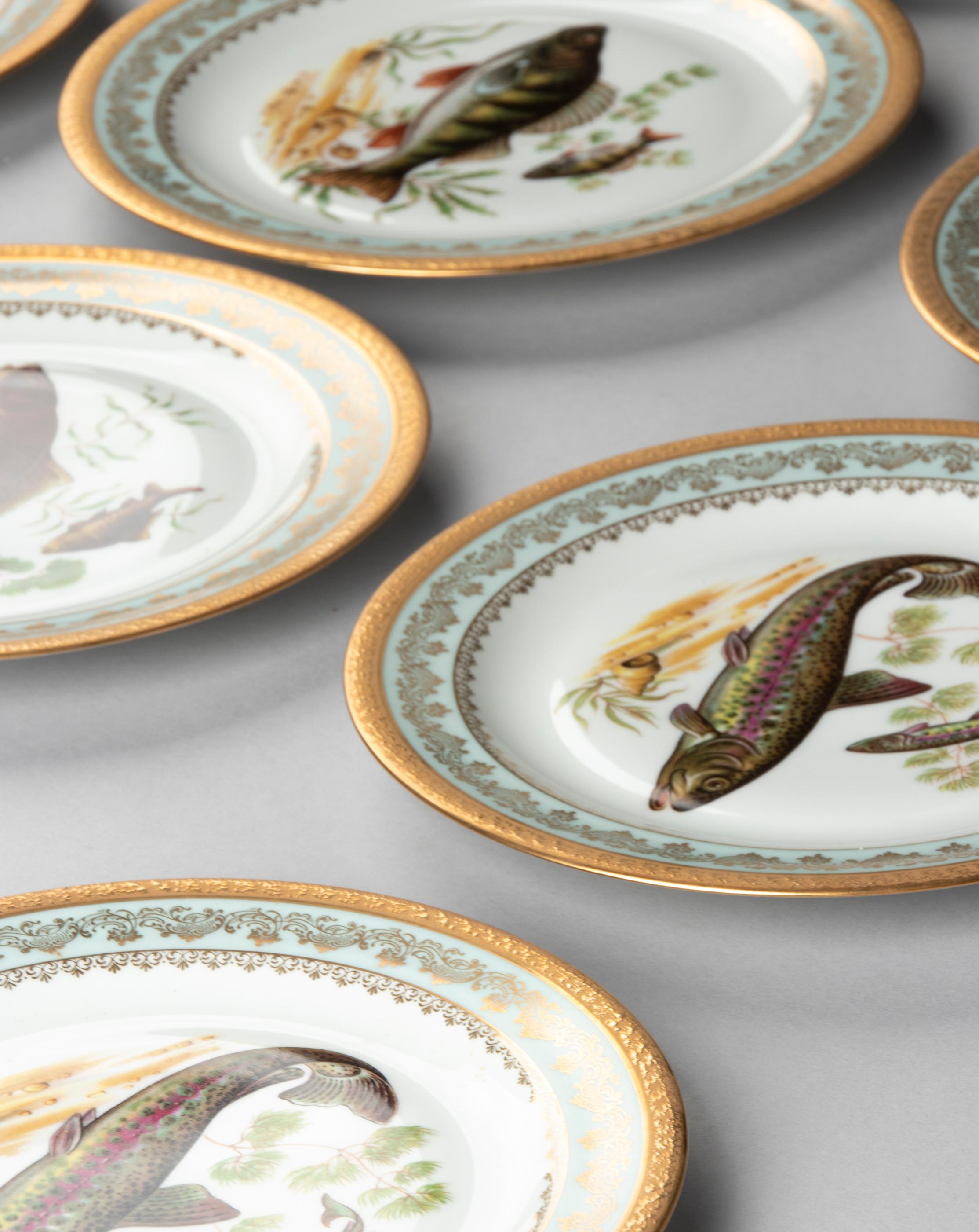 Porcelain Fish Service by Limoges Chadelaud with Gilt Encrusted Rims In Good Condition In Casteren, Noord-Brabant