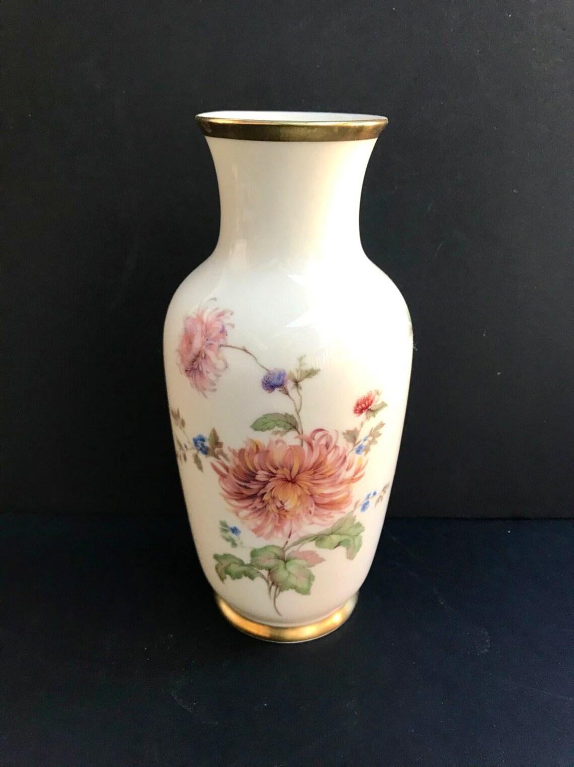 Porcelain Vase drawing from all sides.

Bavarian Vase with individual Number.

Made by Gerold Porzellan Bavaria.

In excellent condition, no chips, cracks or crazing.

Stamp, test number (numbered).

Size:

Height - 9.4 inc 24
