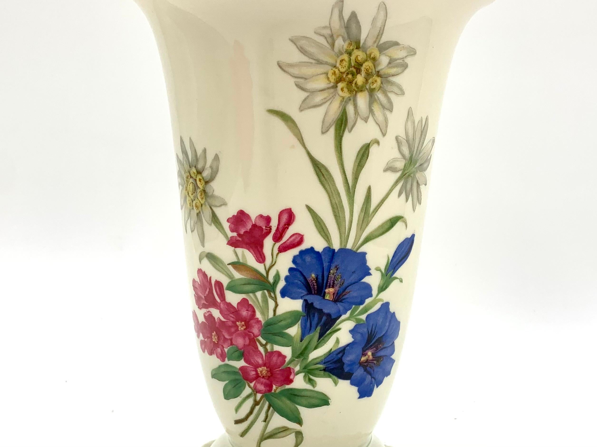 Porcelain Flower Vase, H & Co. Selb Bavaria Heinrich, Germany, 1960s In Good Condition For Sale In Chorzów, PL