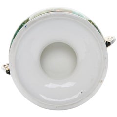 Porzellan-Blumentopf mit Papagei, Frankreich, Ende des 19. – Anfang des 20. Jahrhunderts