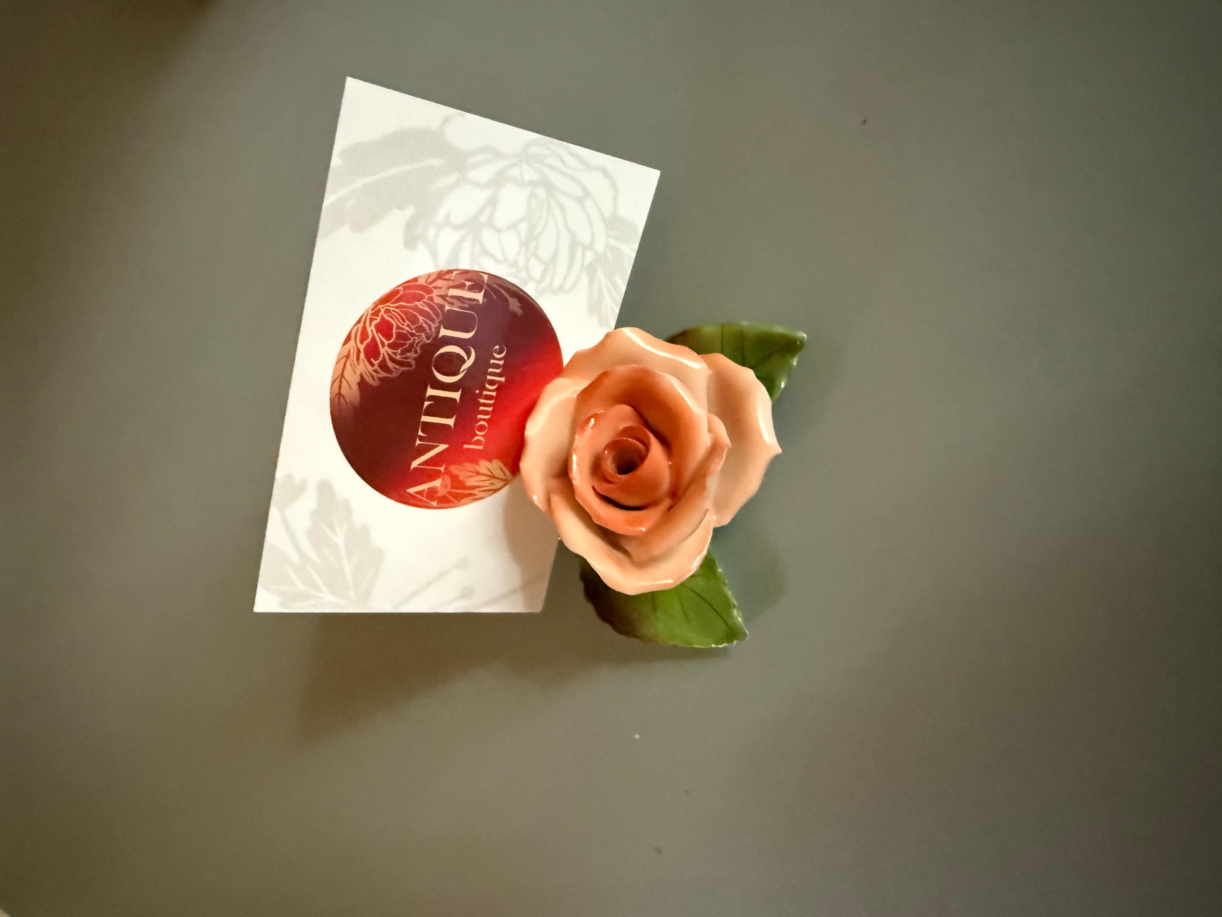 Dipinto a mano Portacarte in porcellana con decorazione a quattro rose Herend Ungheria in vendita