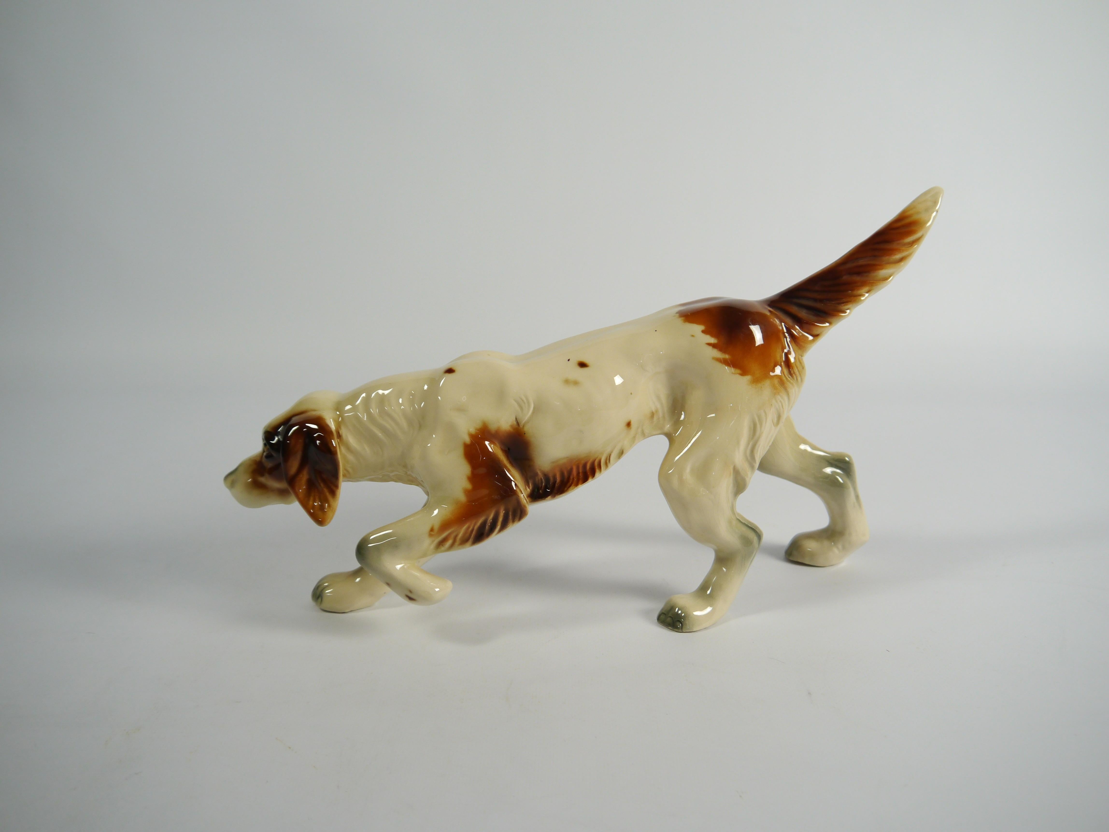 Porcelain Foxhound Dog Figurine, Holland 1950s In Good Condition In Barcelona, ES