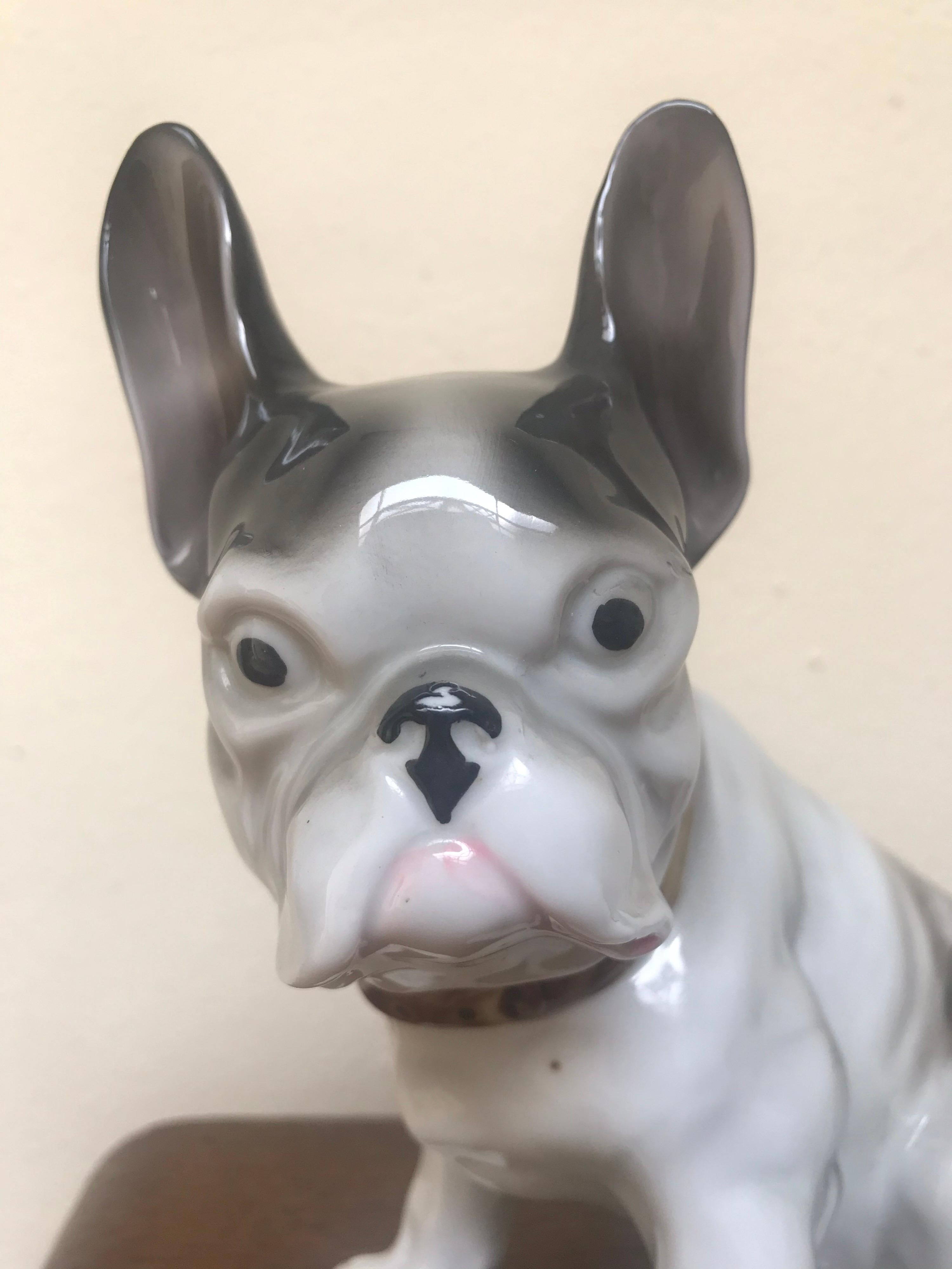 Französische Bulldogge aus Porzellan, Art Deco (Art déco) im Angebot