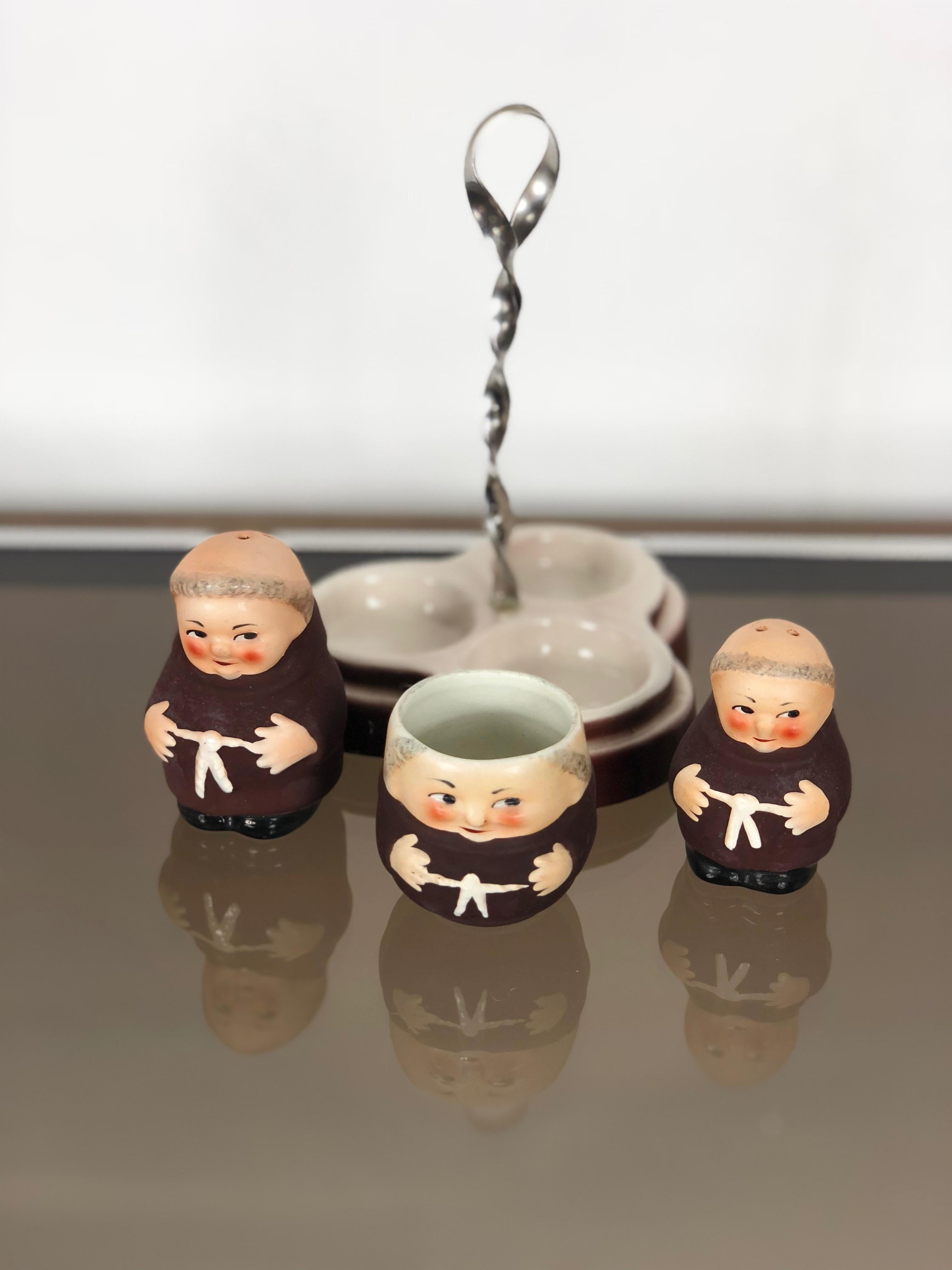 The set consists of three different sized Franciscan monks in porcelain. 

It has its original 