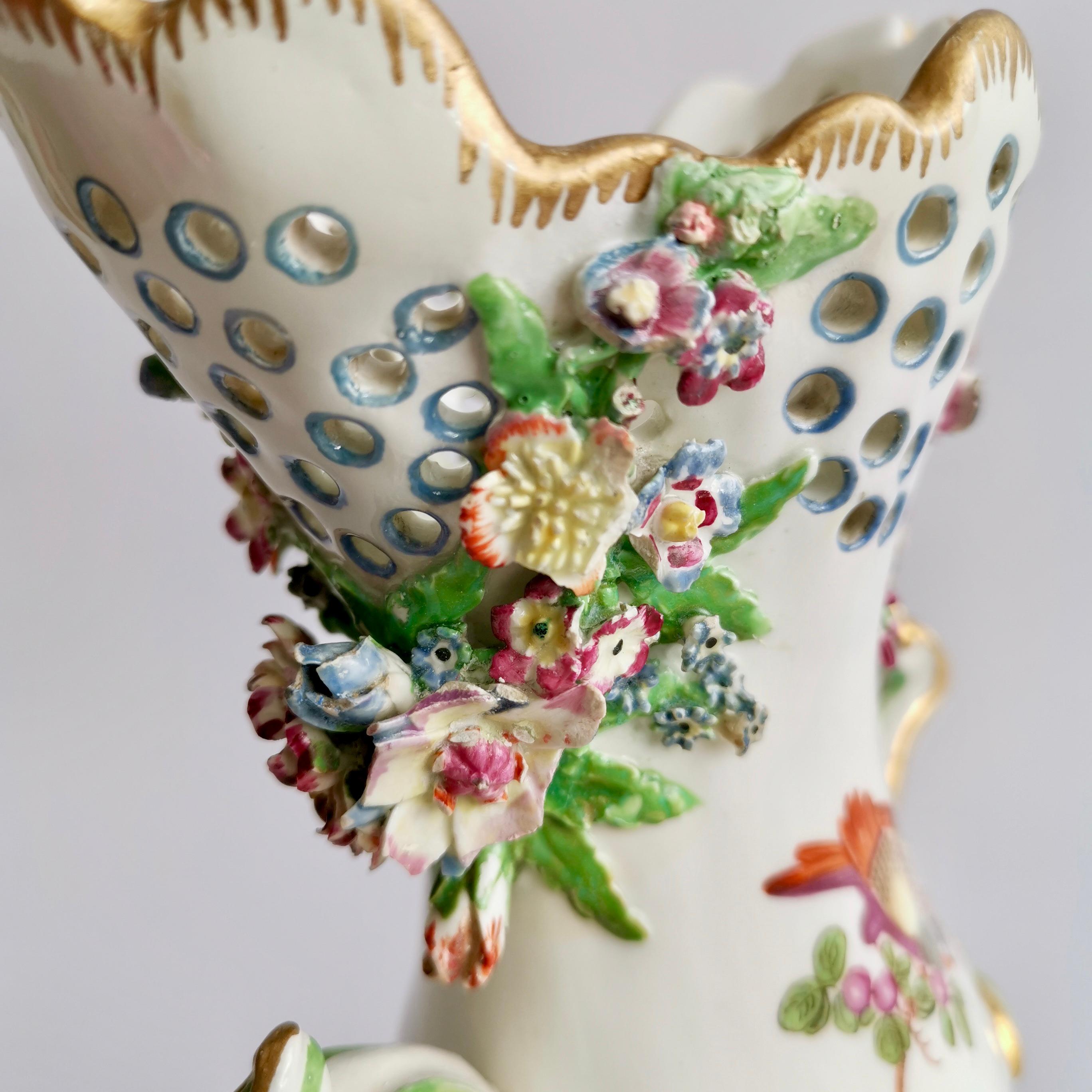 Chelsea Porcelain Frill Vase with Birds, Rococo ca 1760 For Sale 1