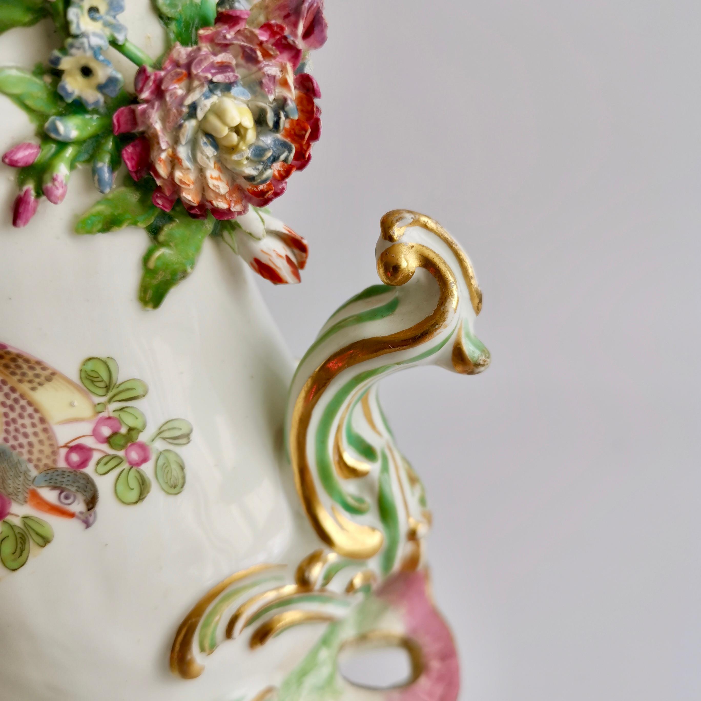 Hand-Painted Chelsea Porcelain Frill Vase with Birds, Rococo ca 1760 For Sale