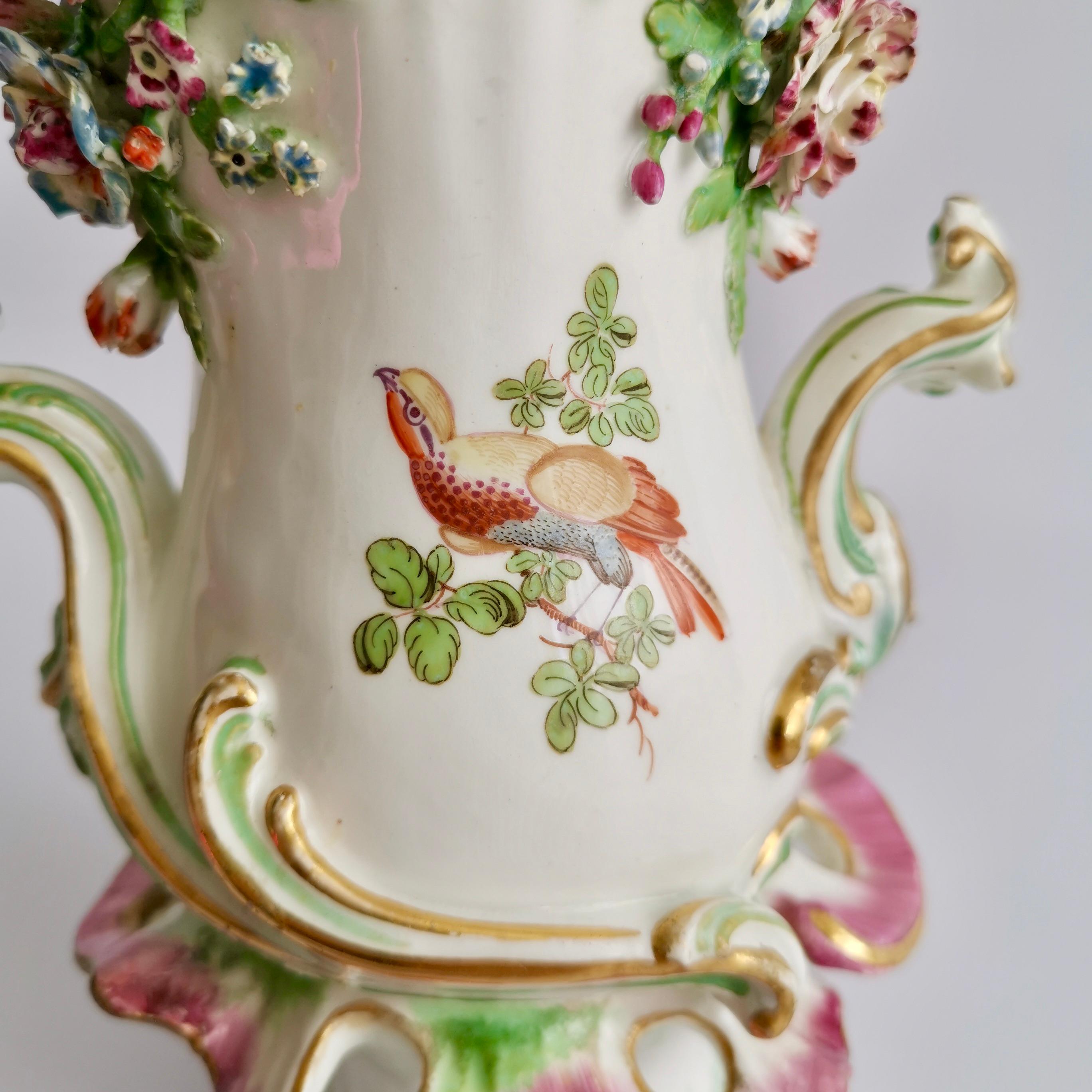 Mid-18th Century Chelsea Porcelain Frill Vase with Birds, Rococo ca 1760 For Sale