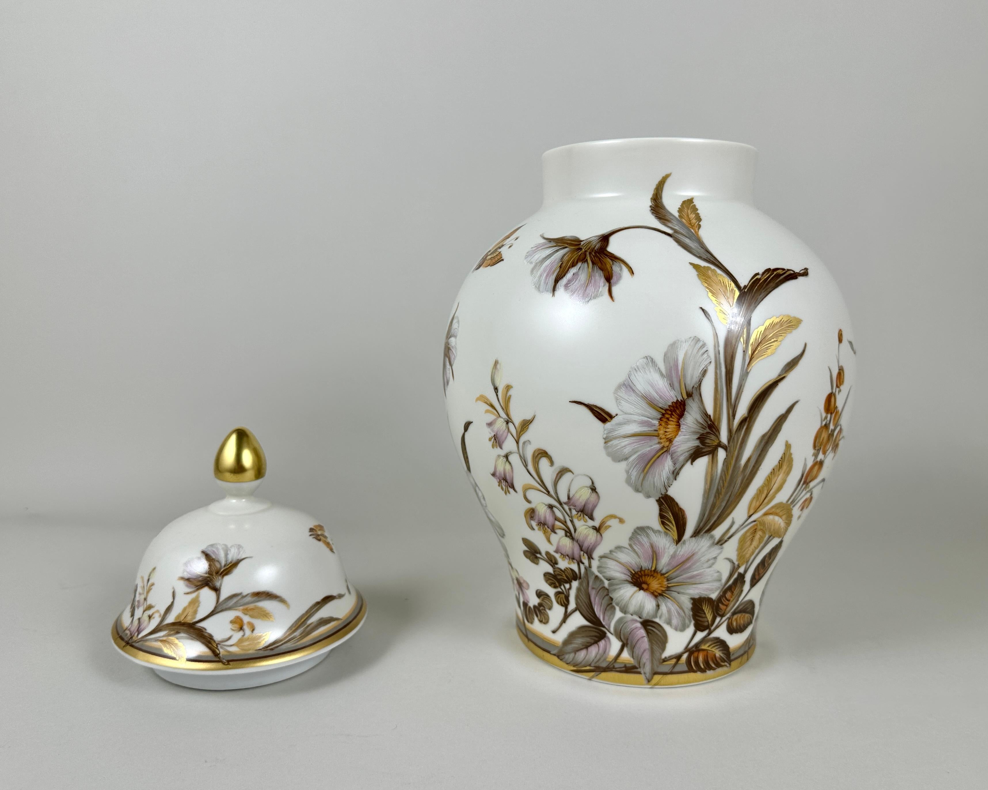 Vaso per zenzero in porcellana con coperchio Kaiser, Germania 1979-1990 in vendita 2