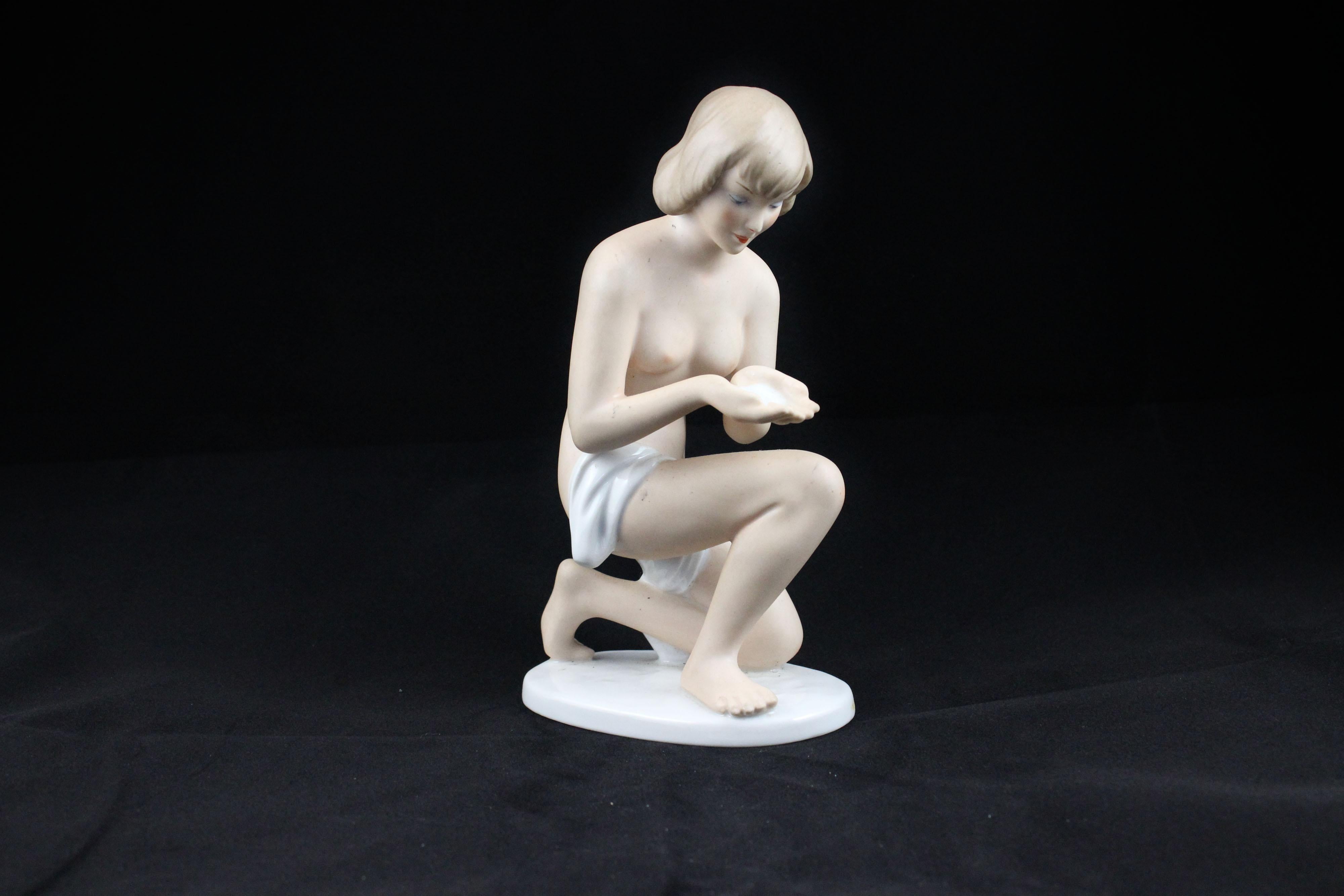 Mid-Century Modern Porcelain Girl Figure by Kurt Steiner for Wallendorf Porzellan, 1950s For Sale