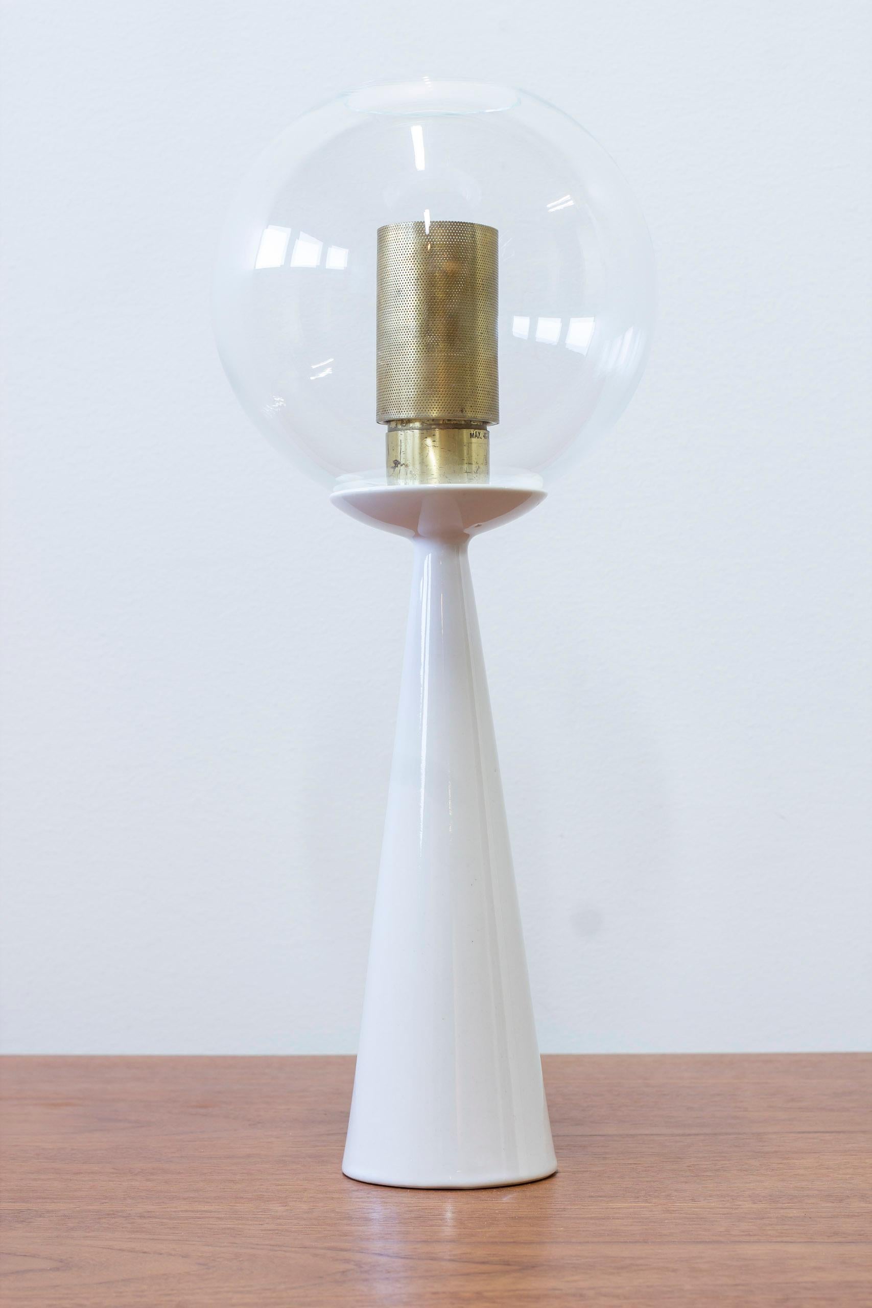Porcelain, glass and brass table lamps by Hans-Agne Jakobsson, 1950s For Sale 7