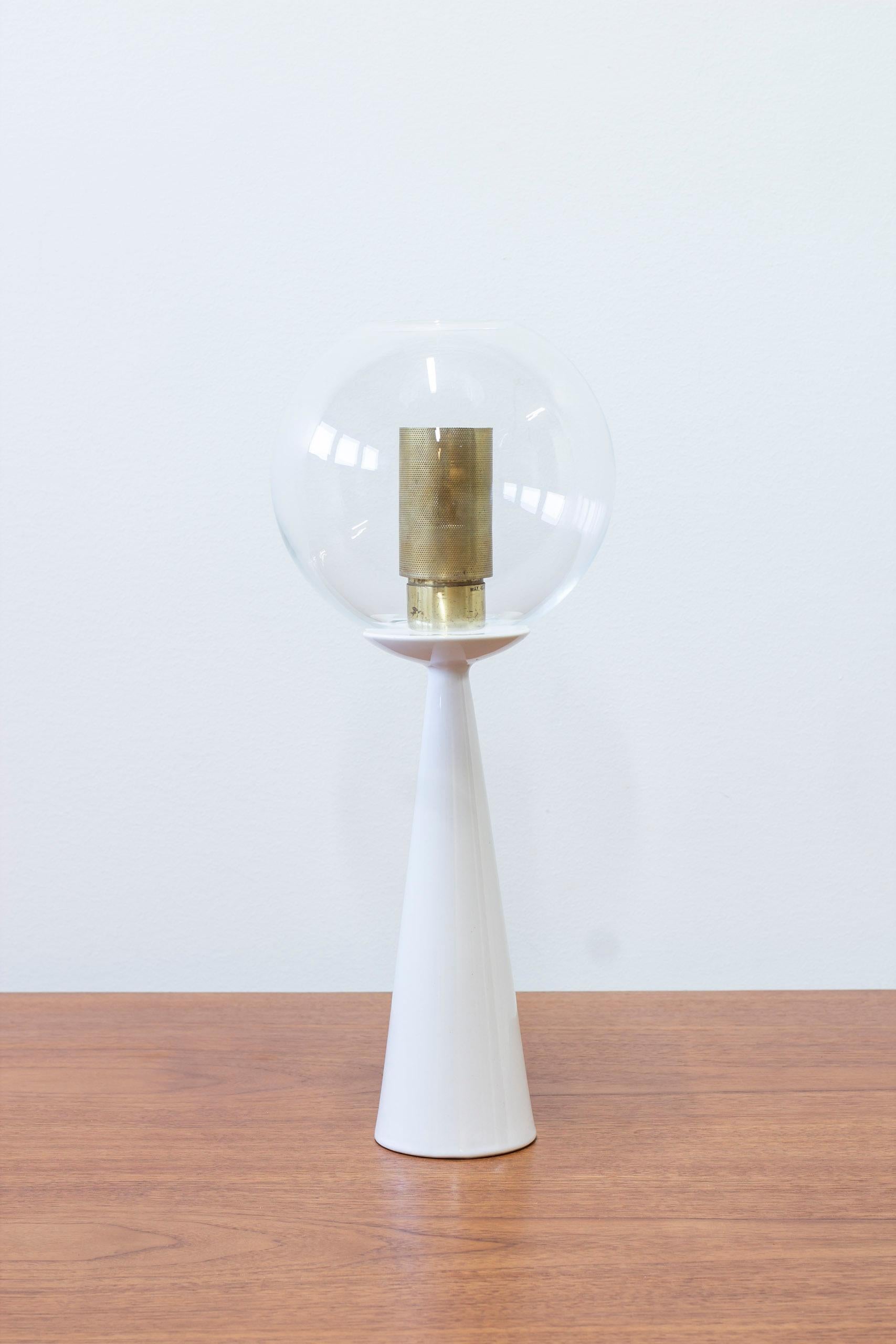 Porcelain, glass and brass table lamps by Hans-Agne Jakobsson, 1950s For Sale 8