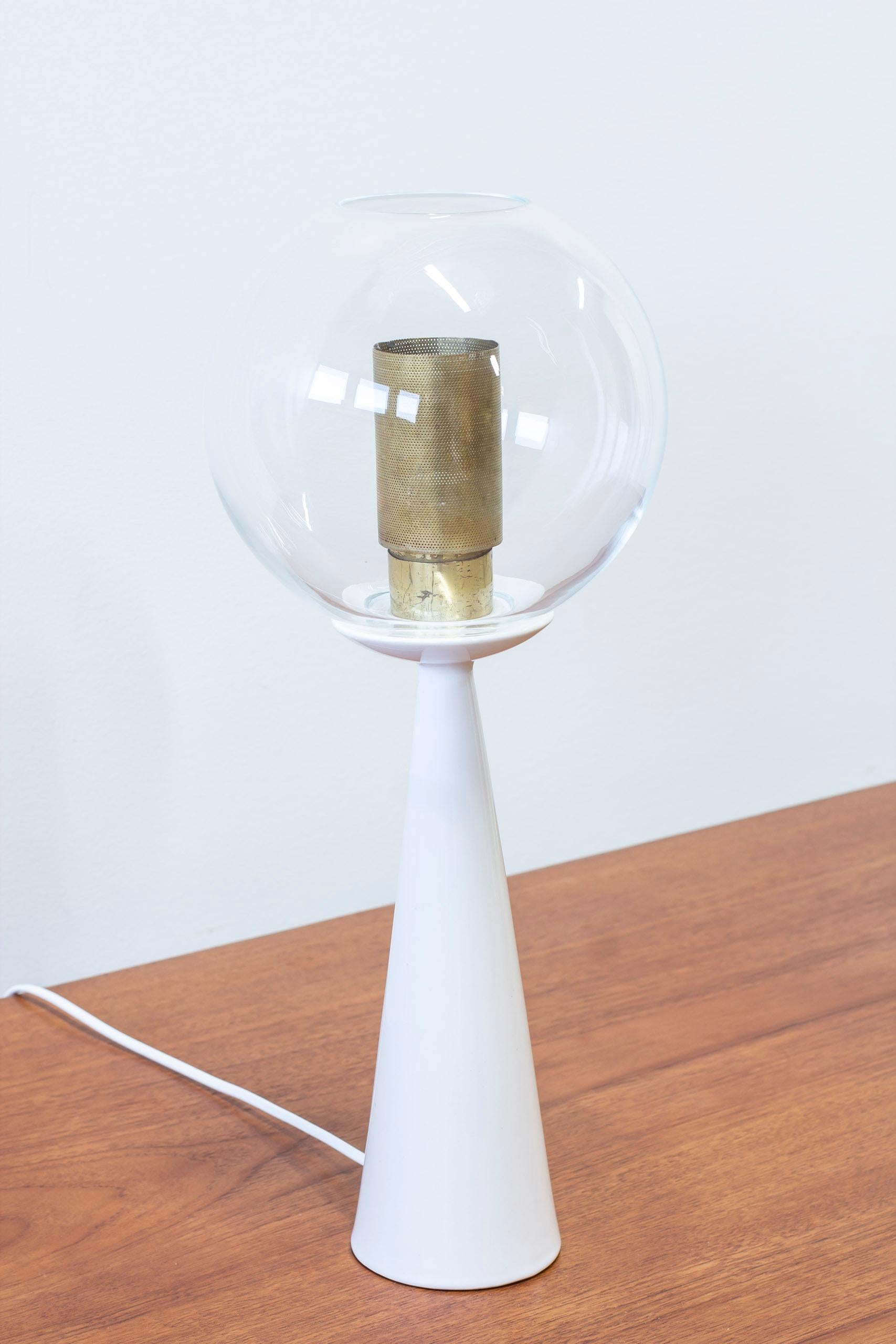 Porcelain, glass and brass table lamps by Hans-Agne Jakobsson, 1950s For Sale 9