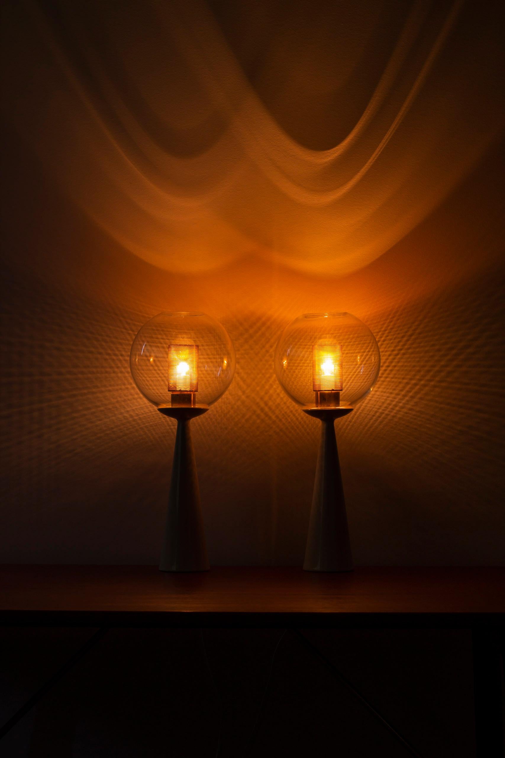 Porcelain, glass and brass table lamps by Hans-Agne Jakobsson, 1950s In Good Condition For Sale In Hägersten, SE