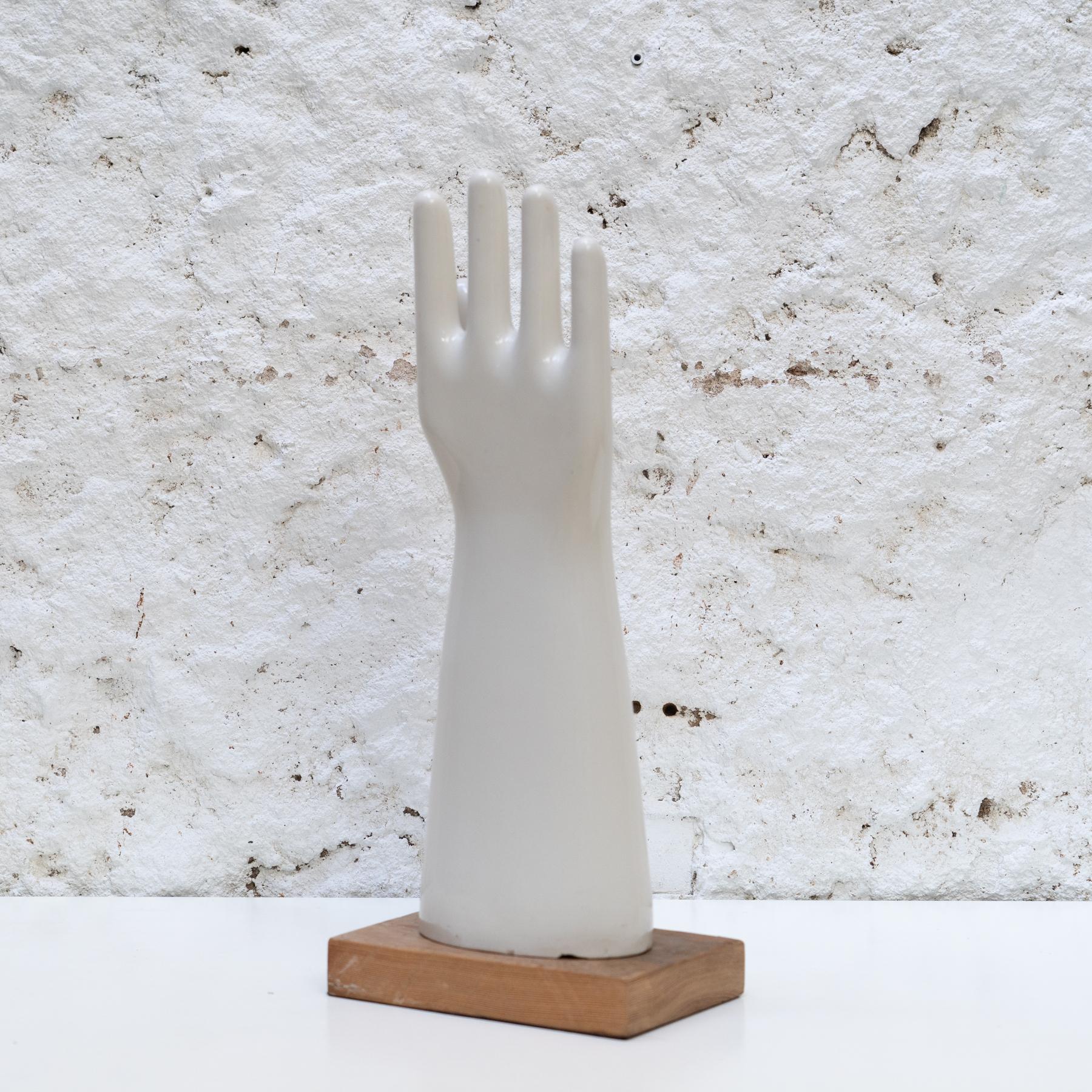 Guanto di porcellana a forma di braccio (1960) In condizioni buone in vendita a Barcelona, ES