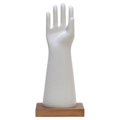 Guanto di porcellana a forma di braccio (1960)