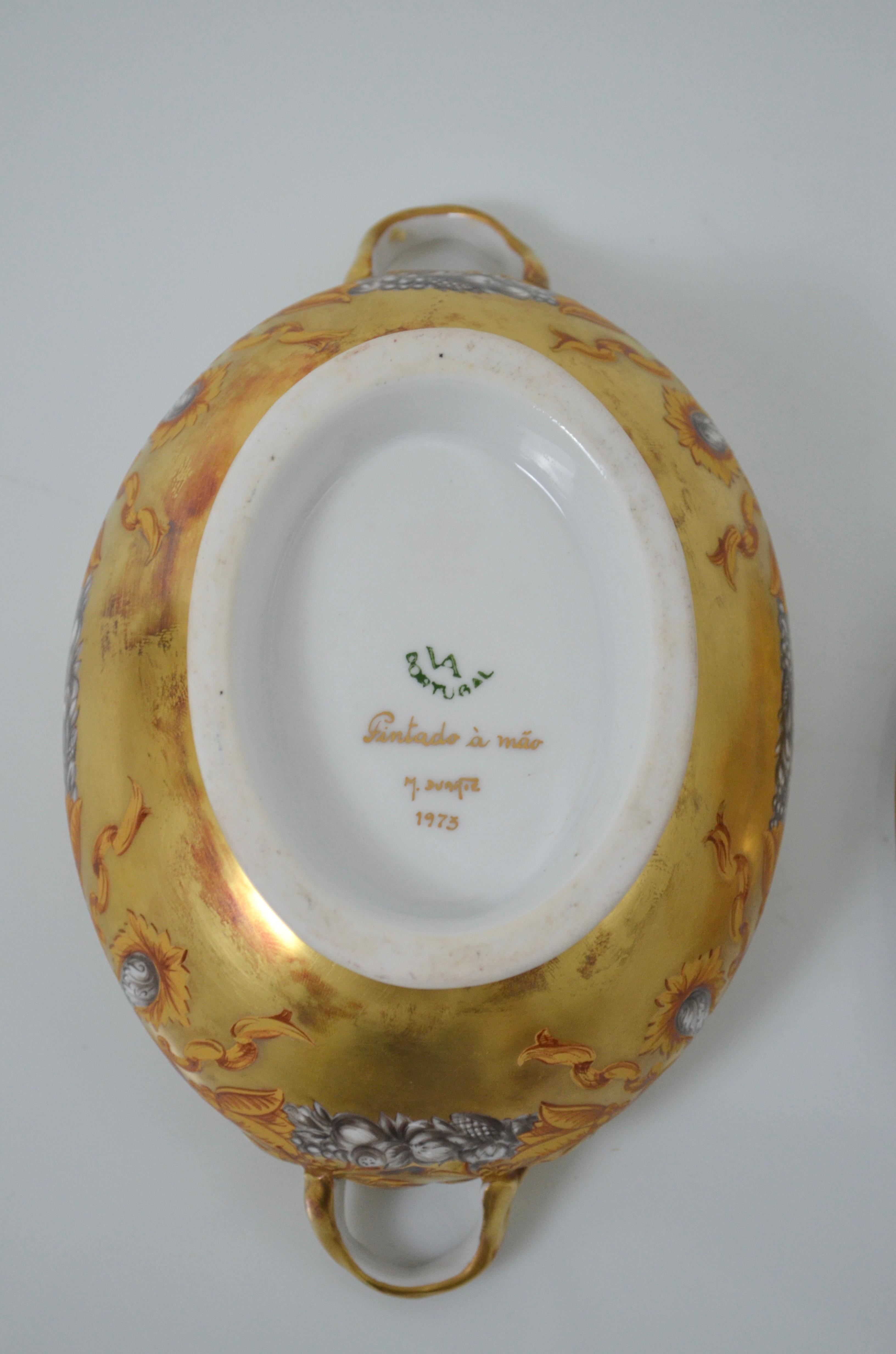 Porcelain gravy boat with gold powder, hand painted, Vista Alegre For Sale 5
