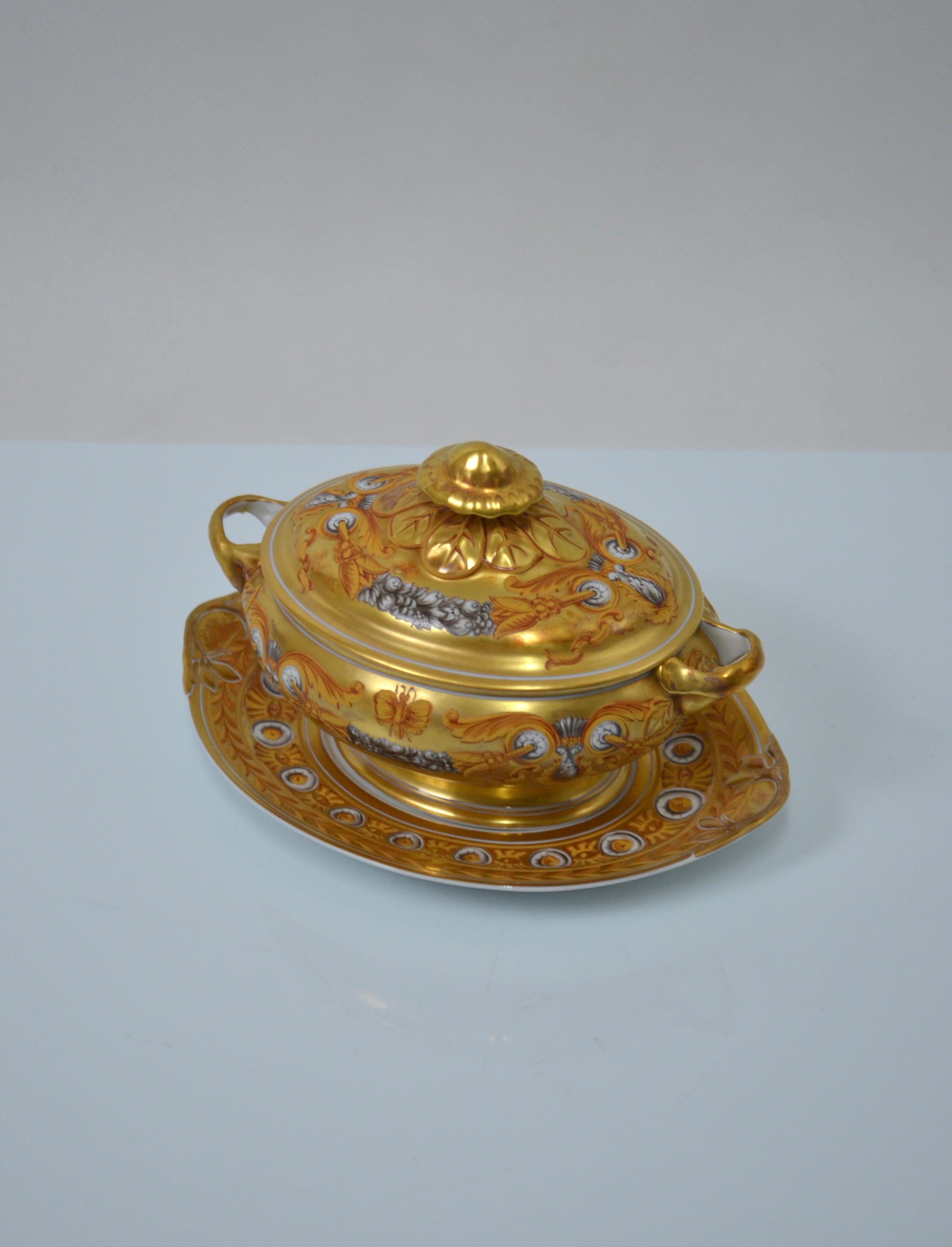 Portuguese Porcelain gravy boat with gold powder, hand painted, Vista Alegre For Sale