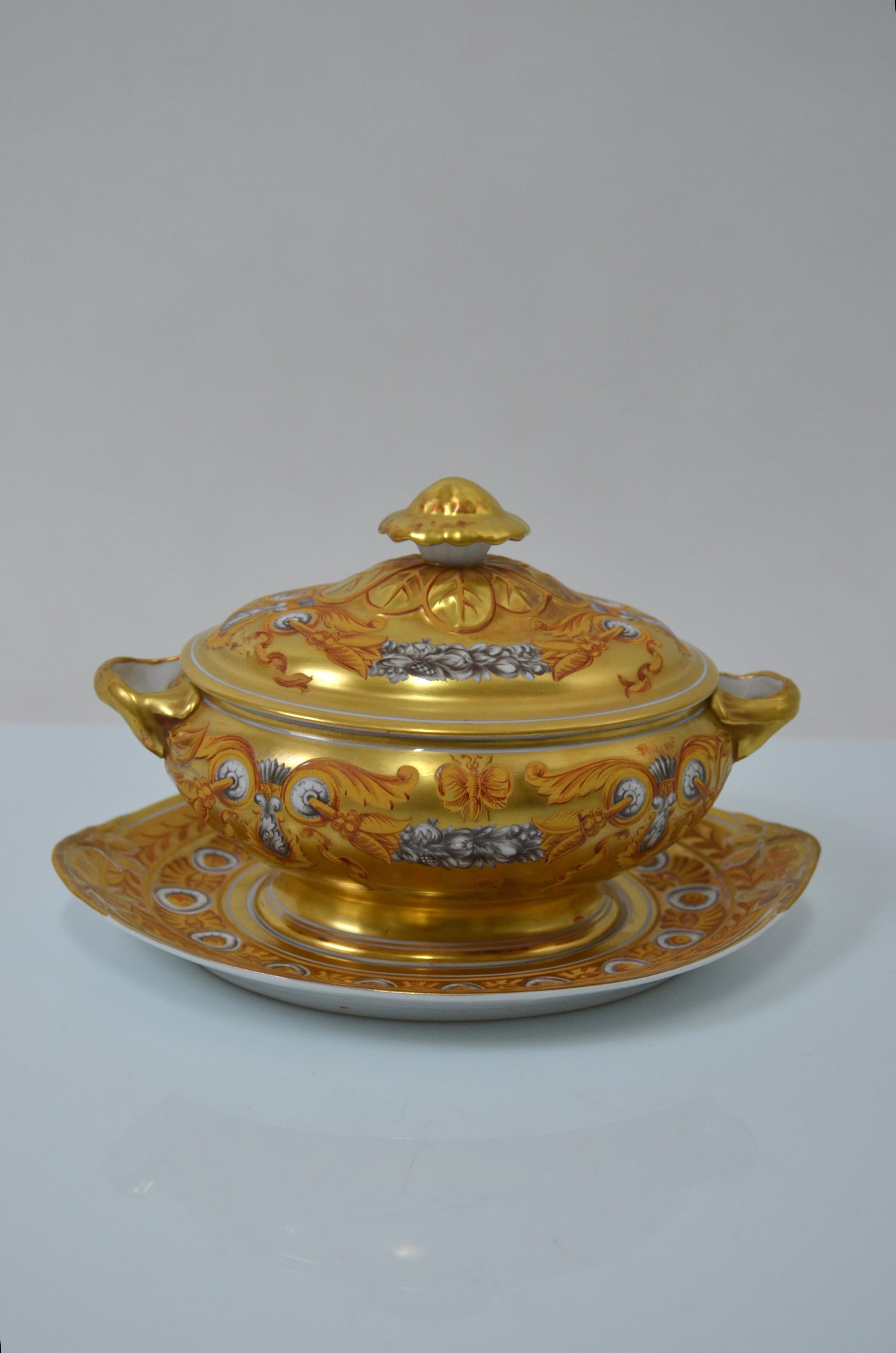 Gold Porcelain gravy boat with gold powder, hand painted, Vista Alegre For Sale