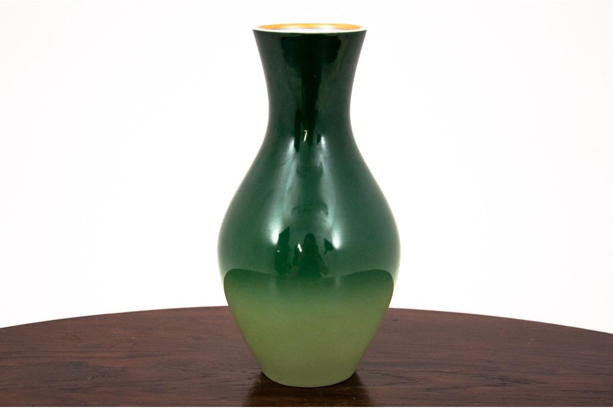 Vase en porcelaine de Wallendorf, Allemagne.

Très bon état.

dimensions hauteur 17 cm diamètre 9 cm.