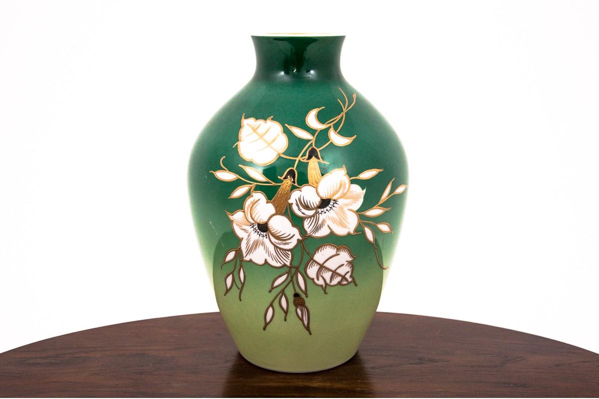 Vase en porcelaine de Wallendorf, Allemagne.

Très bon état.

Dimensions : hauteur 26,5 cm / diamètre 16 cm.

