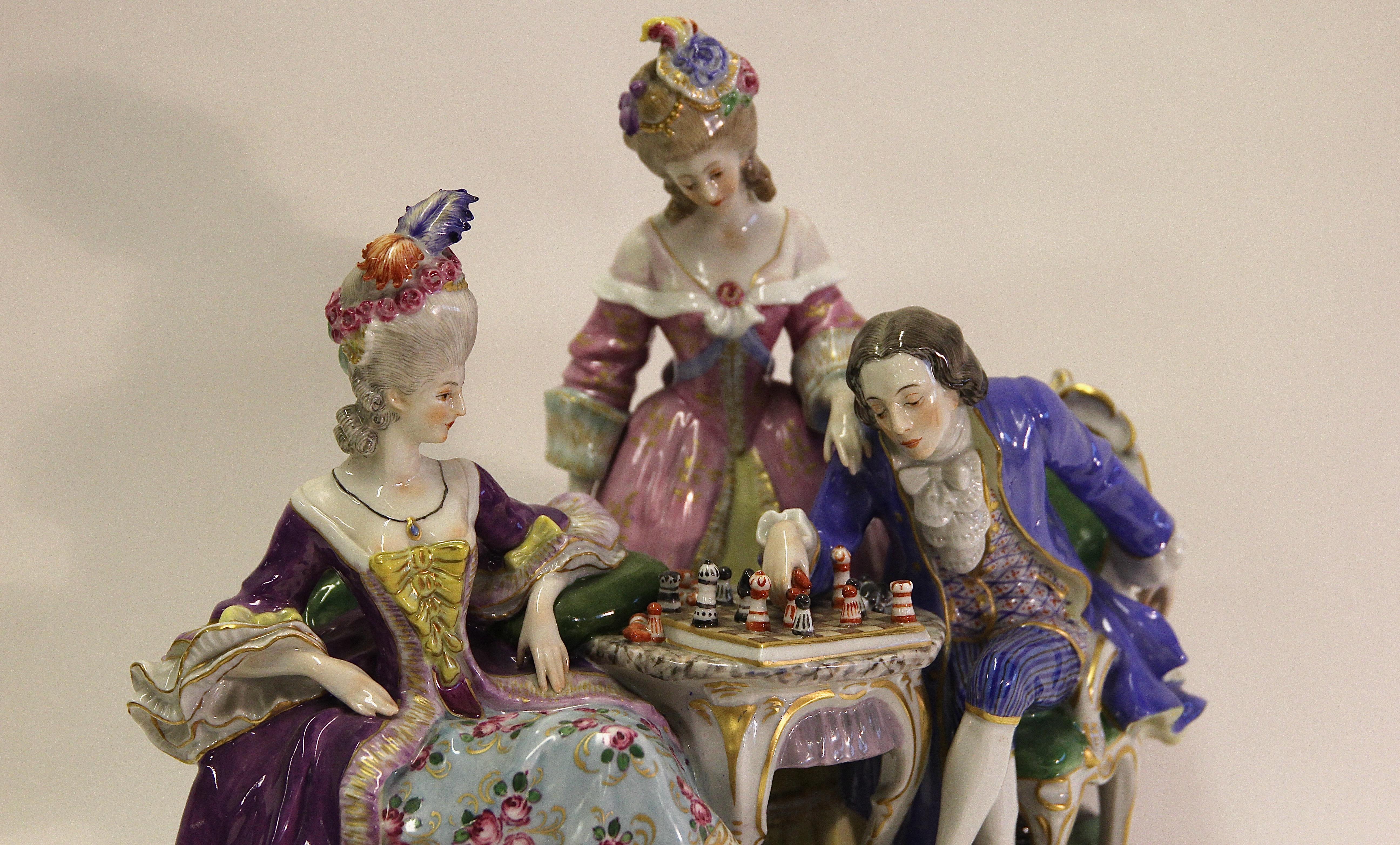 Rococo Groupe de porcelaine, « Le noble jeu d'échecs rococo », fabricant allemand en vente