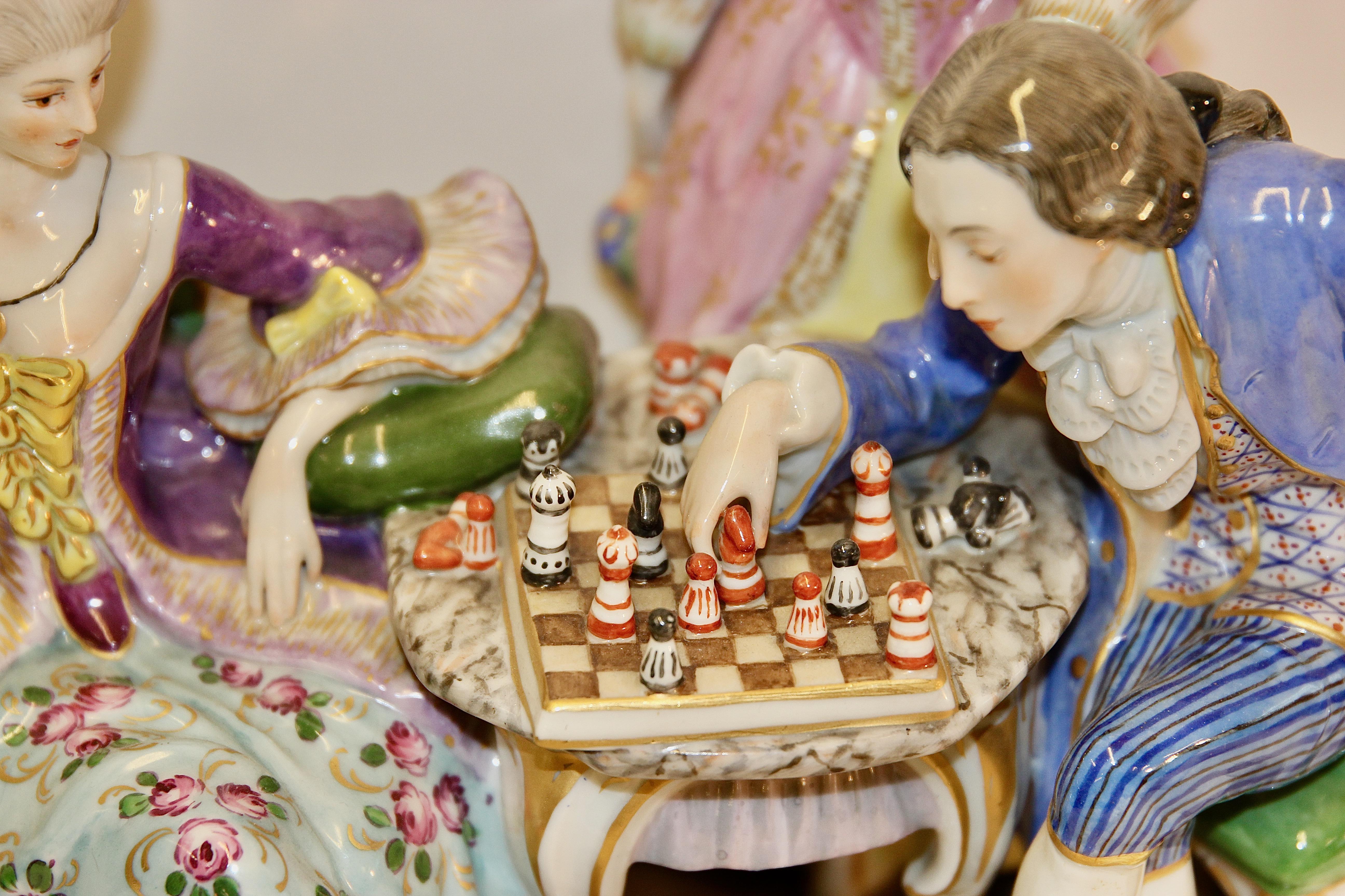 20ième siècle Groupe de porcelaine, « Le noble jeu d'échecs rococo », fabricant allemand en vente