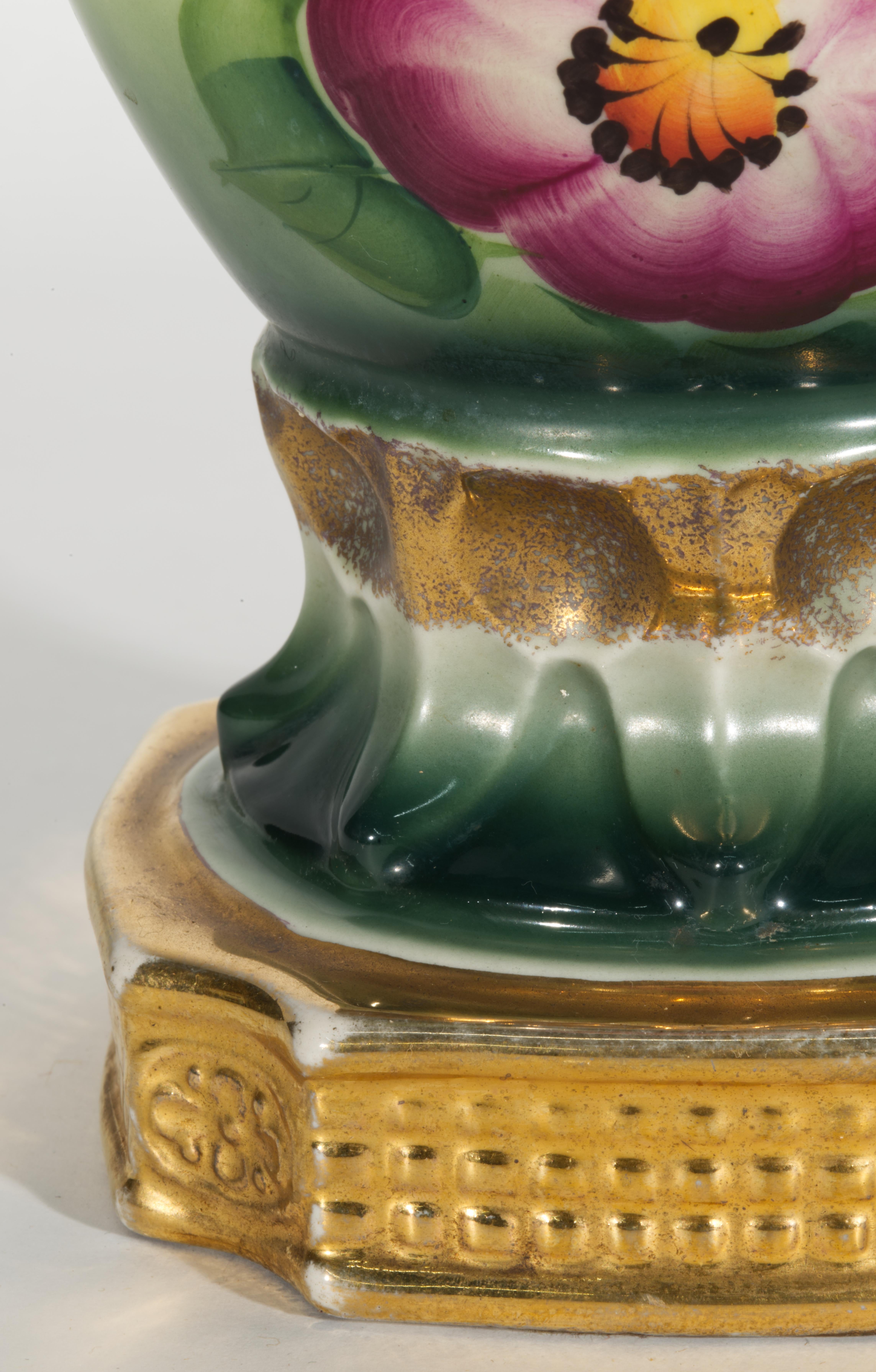 Porcelain Hand-Painted Urn Table Lamp, Victorian Flowers Decor For Sale 1
