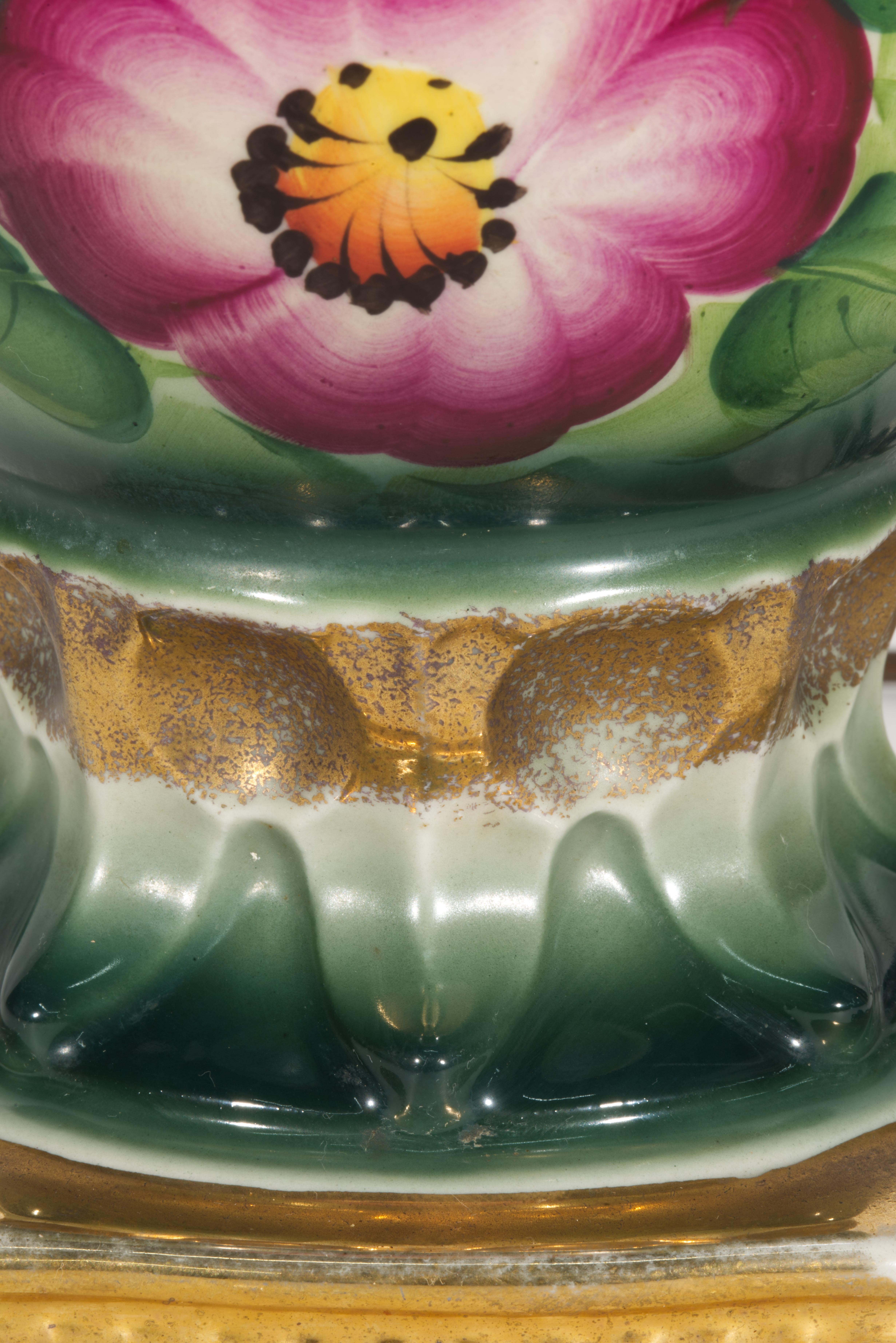 Porcelain Hand-Painted Urn Table Lamp, Victorian Flowers Decor For Sale 2