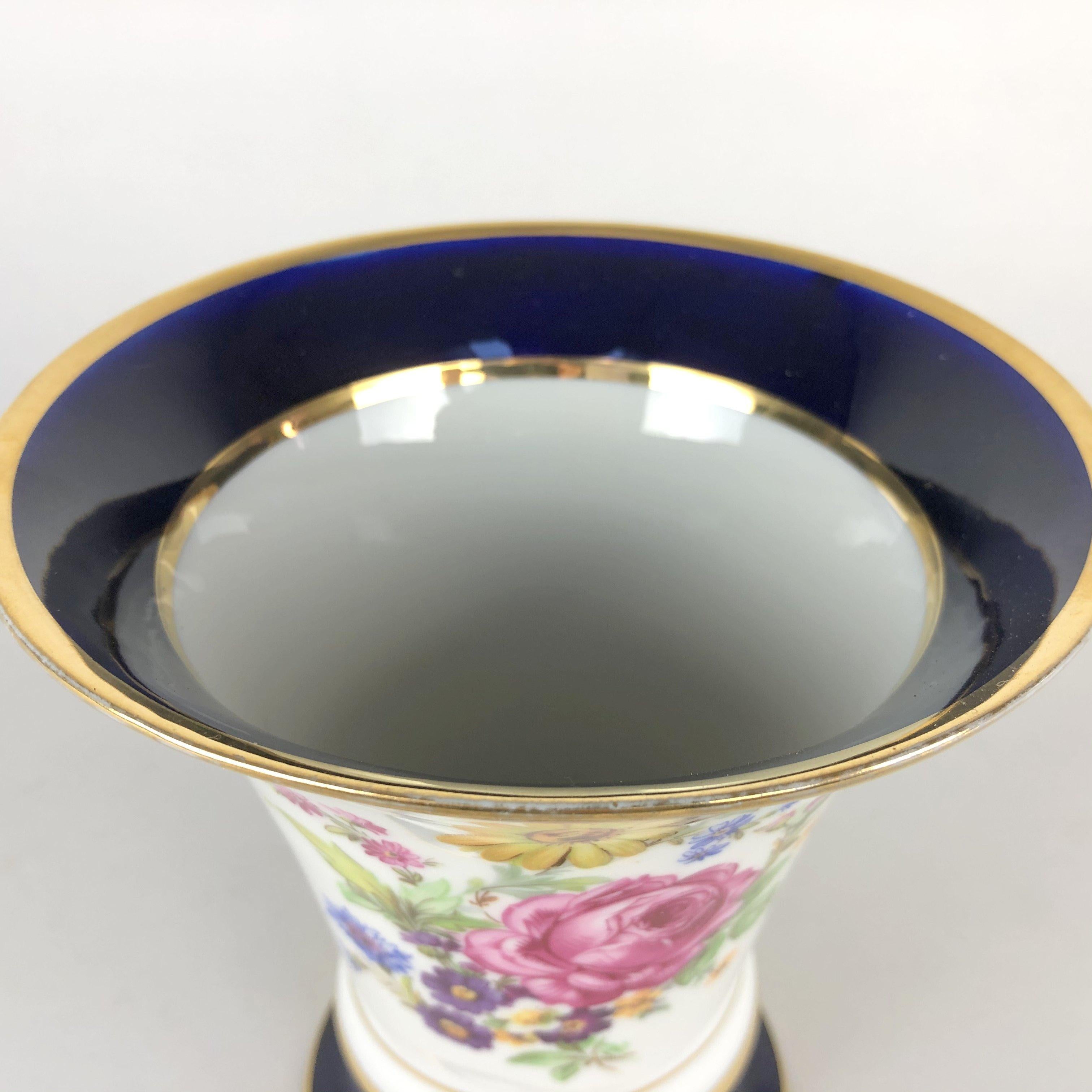 Vintage Porcelain Vase by Royal Dux, 1960's In Good Condition For Sale In Praha, CZ