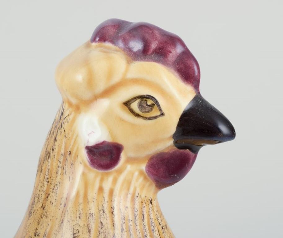Peint à la main Bol à poule en porcelaine. Probablement l'Allemagne. Milieu du 20e siècle. en vente