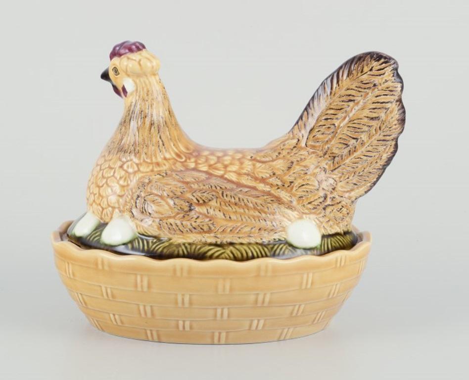 Bol à poule en porcelaine. Probablement l'Allemagne. Milieu du 20e siècle. Excellent état - En vente à Copenhagen, DK