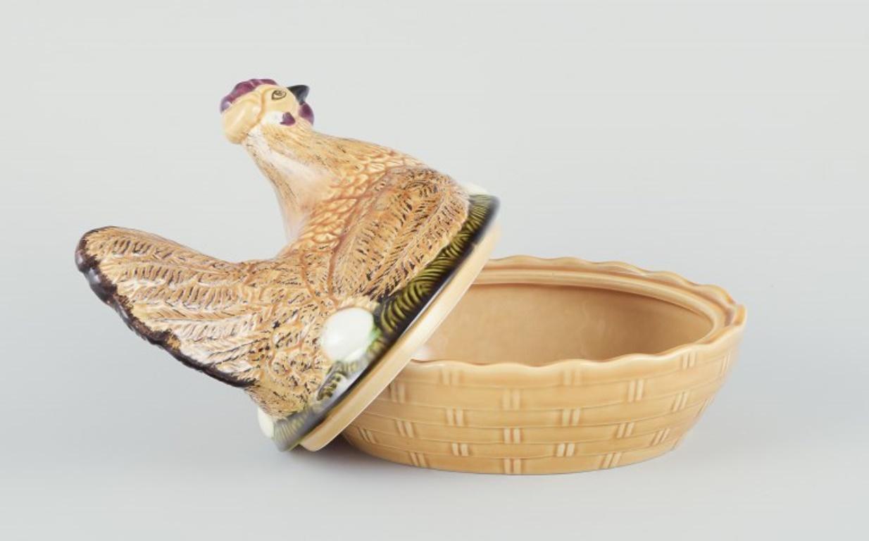 20ième siècle Bol à poule en porcelaine. Probablement l'Allemagne. Milieu du 20e siècle. en vente