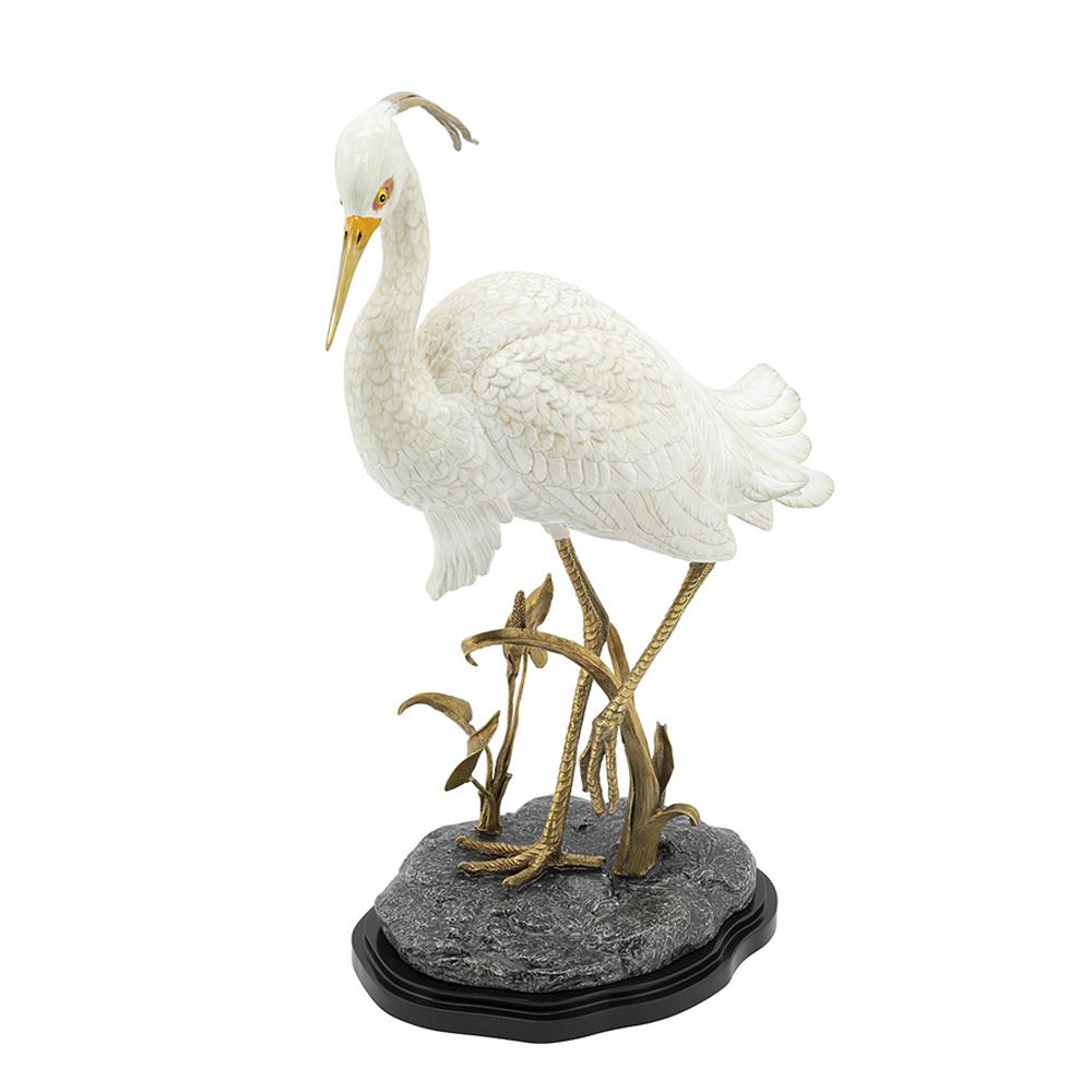 Sculpture porcelain Heron in hand painted porcelain.
Legs and details in solid brass. On anthracite hand painted
porcelain base.