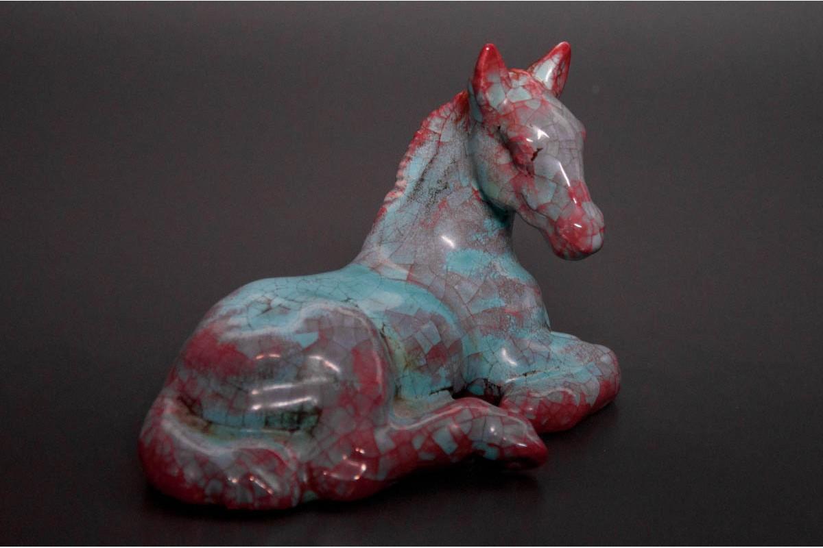 Porcelain horse, Denmark, 1960s

Very good condition.

Dimensions: Height 13 cm, width 18 cm, depth 10.5 cm.