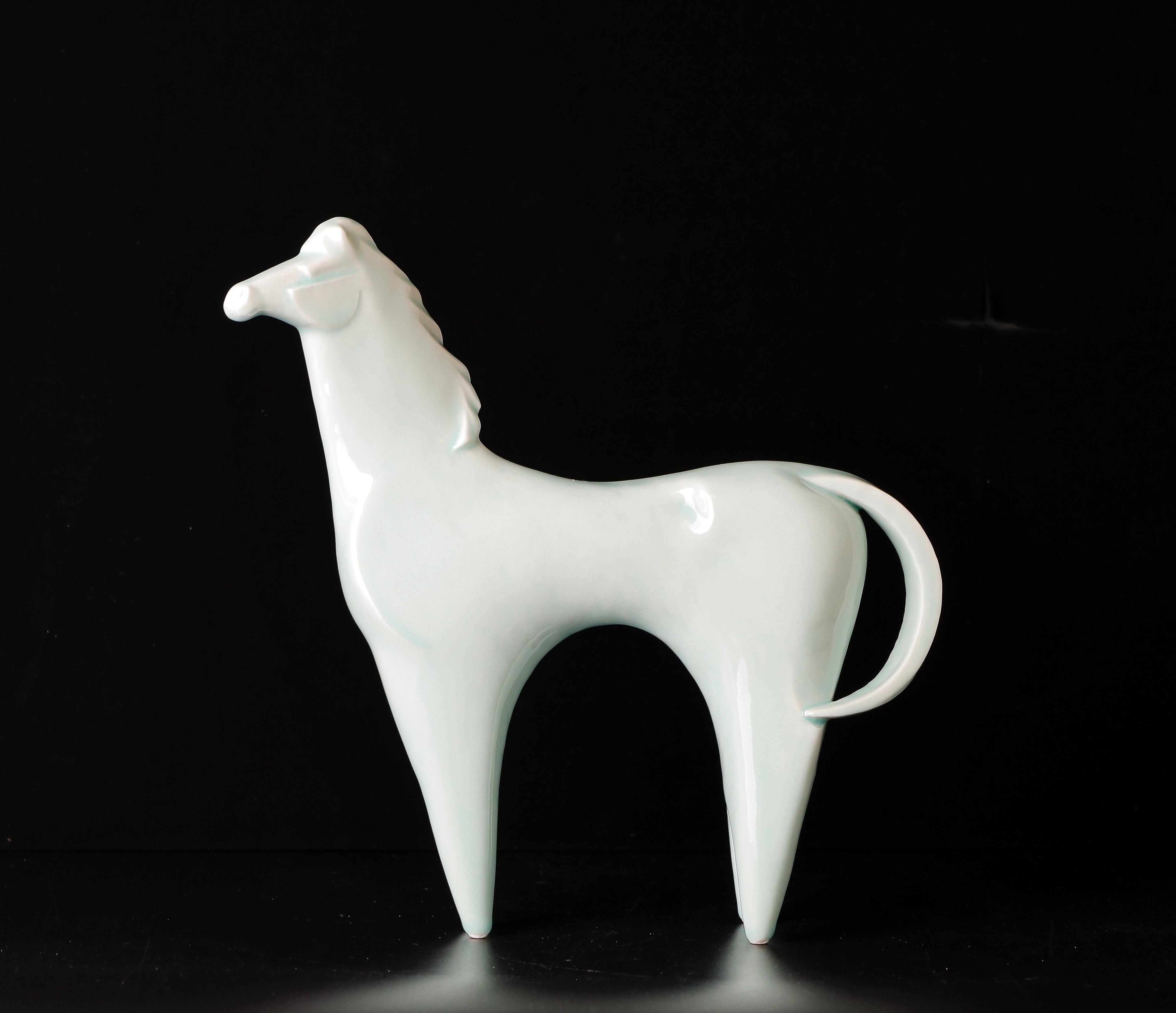Showa Sculpture de cheval en porcelaine de Saegusa Sotaro, milieu du 20e siècle en vente
