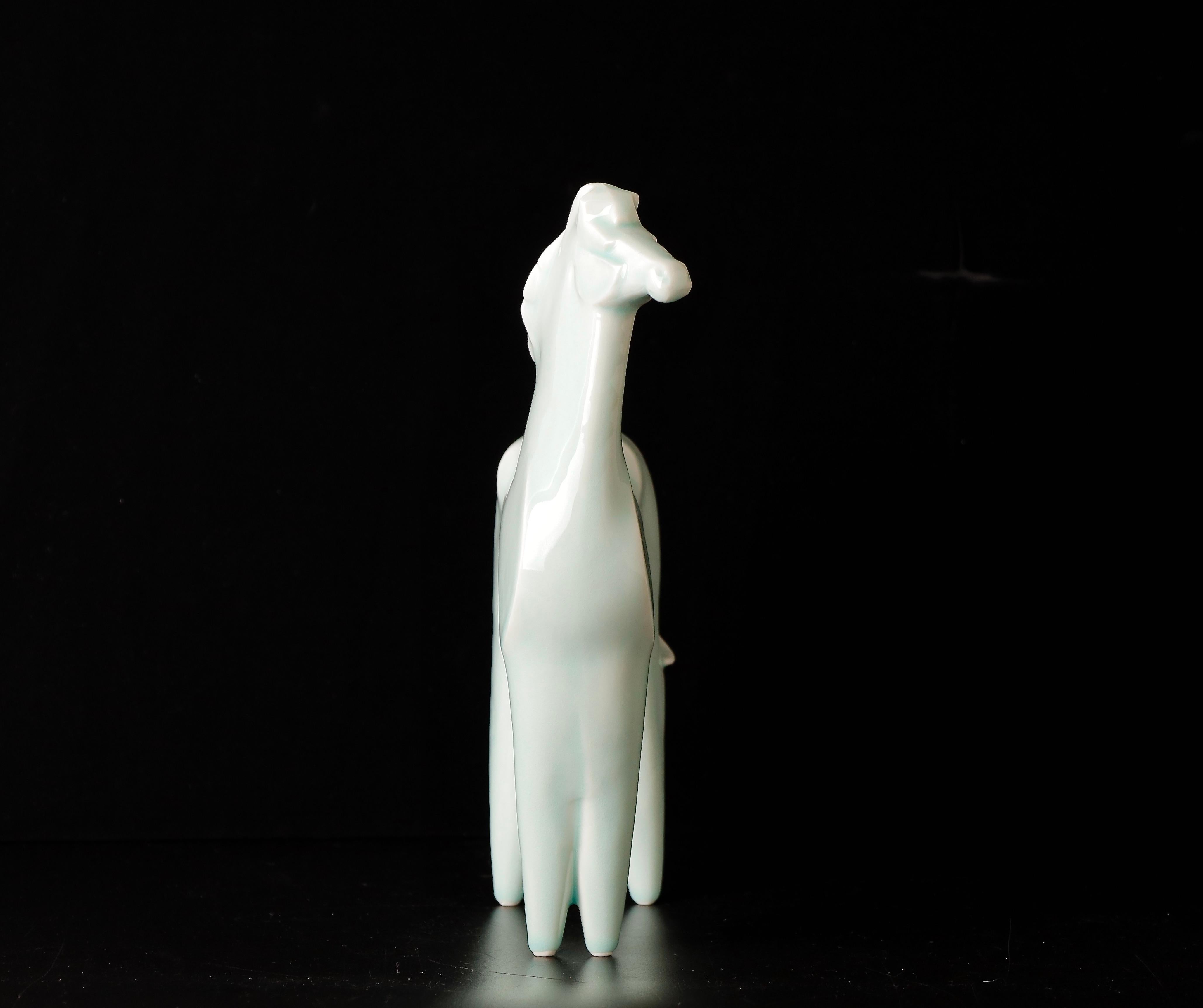 Sculpture de cheval en porcelaine de Saegusa Sotaro, milieu du 20e siècle Excellent état - En vente à Fukuoka, JP