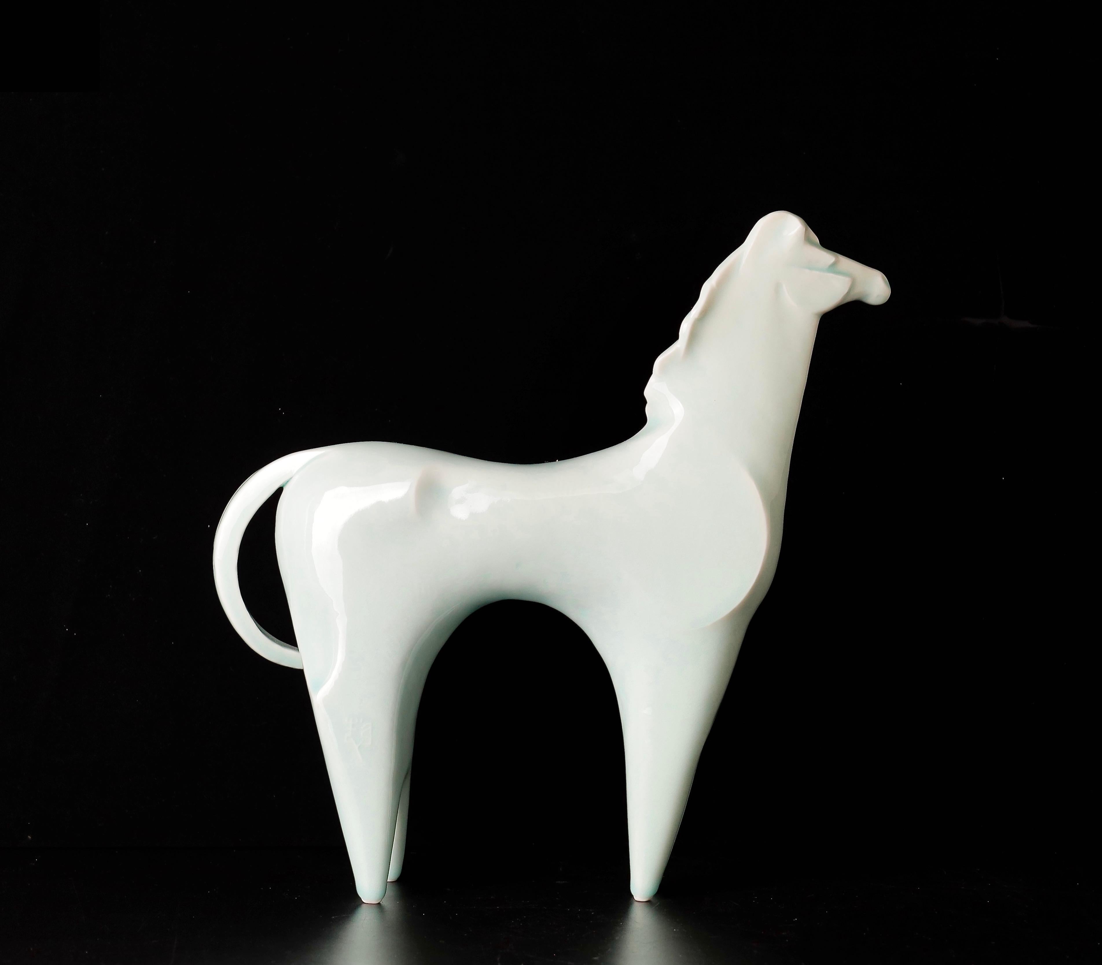 Porcelaine Sculpture de cheval en porcelaine de Saegusa Sotaro, milieu du 20e siècle en vente