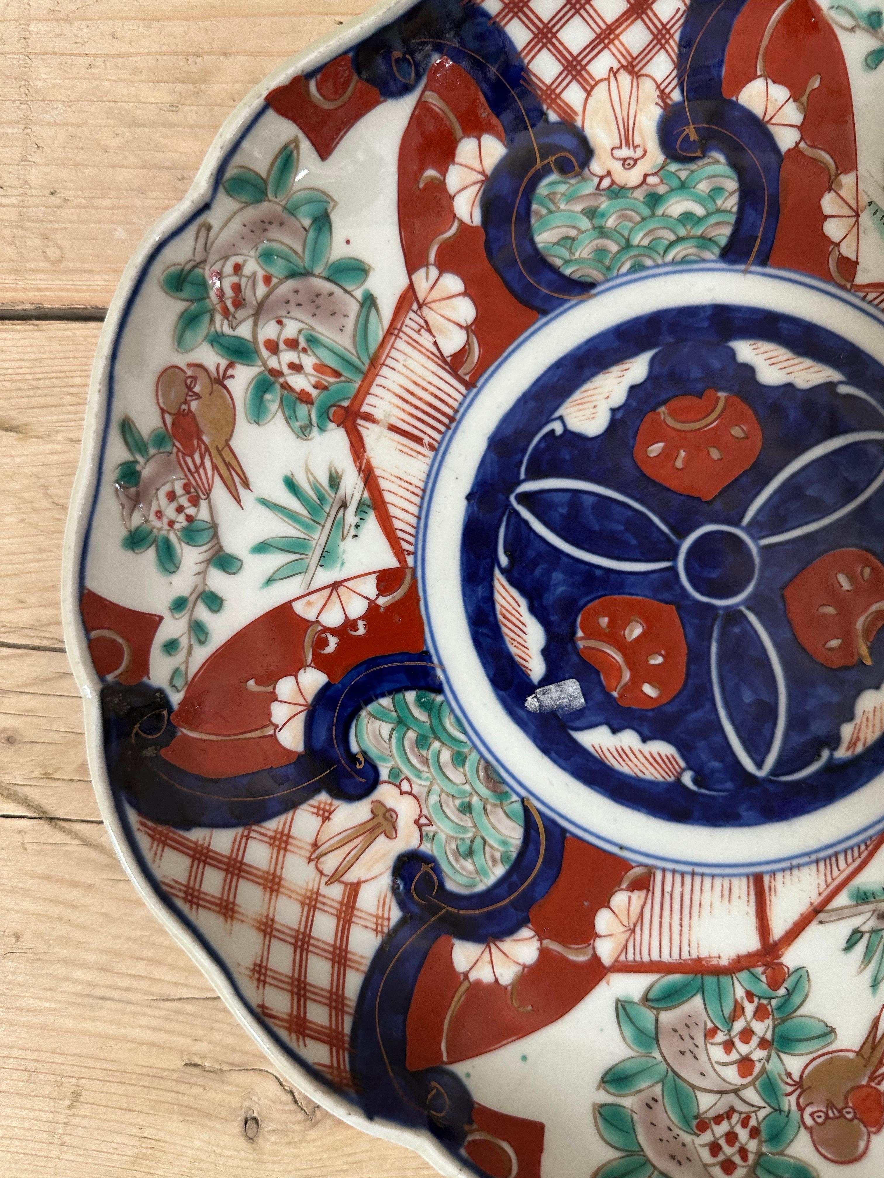 Porcelain Imari Scalloped Dinner plate, 19th Century, Blue, White, Red & Green For Sale 6