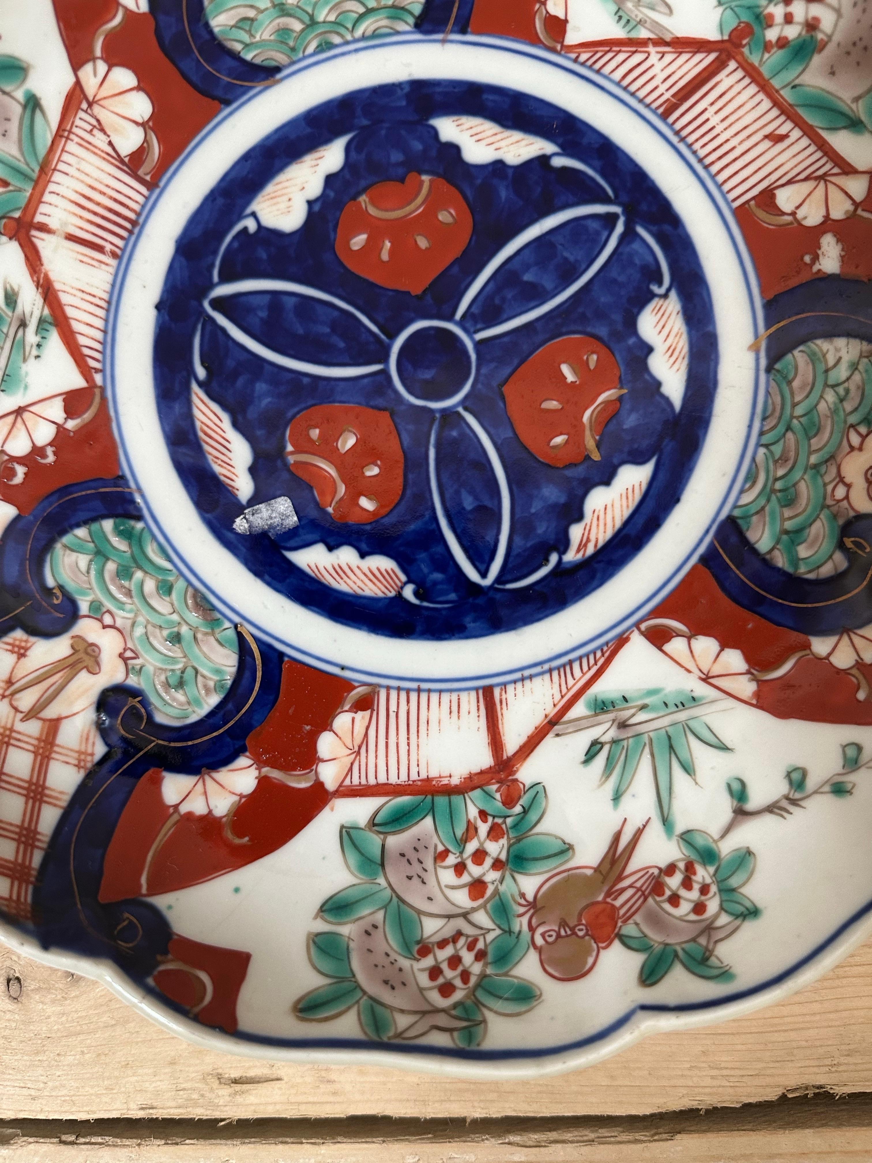 Porcelain Imari Scalloped Dinner plate, 19th Century, Blue, White, Red & Green For Sale 7