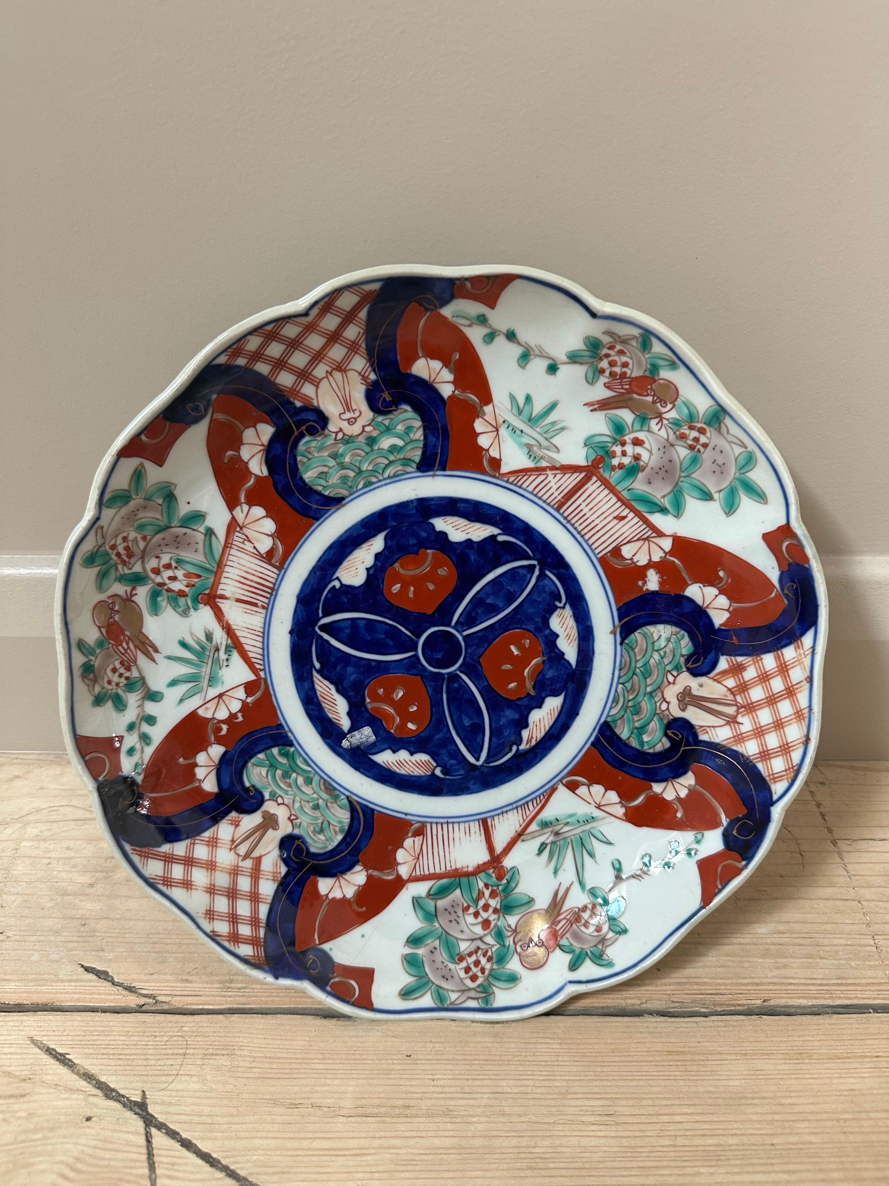 Hand-Painted Porcelain Imari Scalloped Dinner plate, 19th Century, Blue, White, Red & Green For Sale