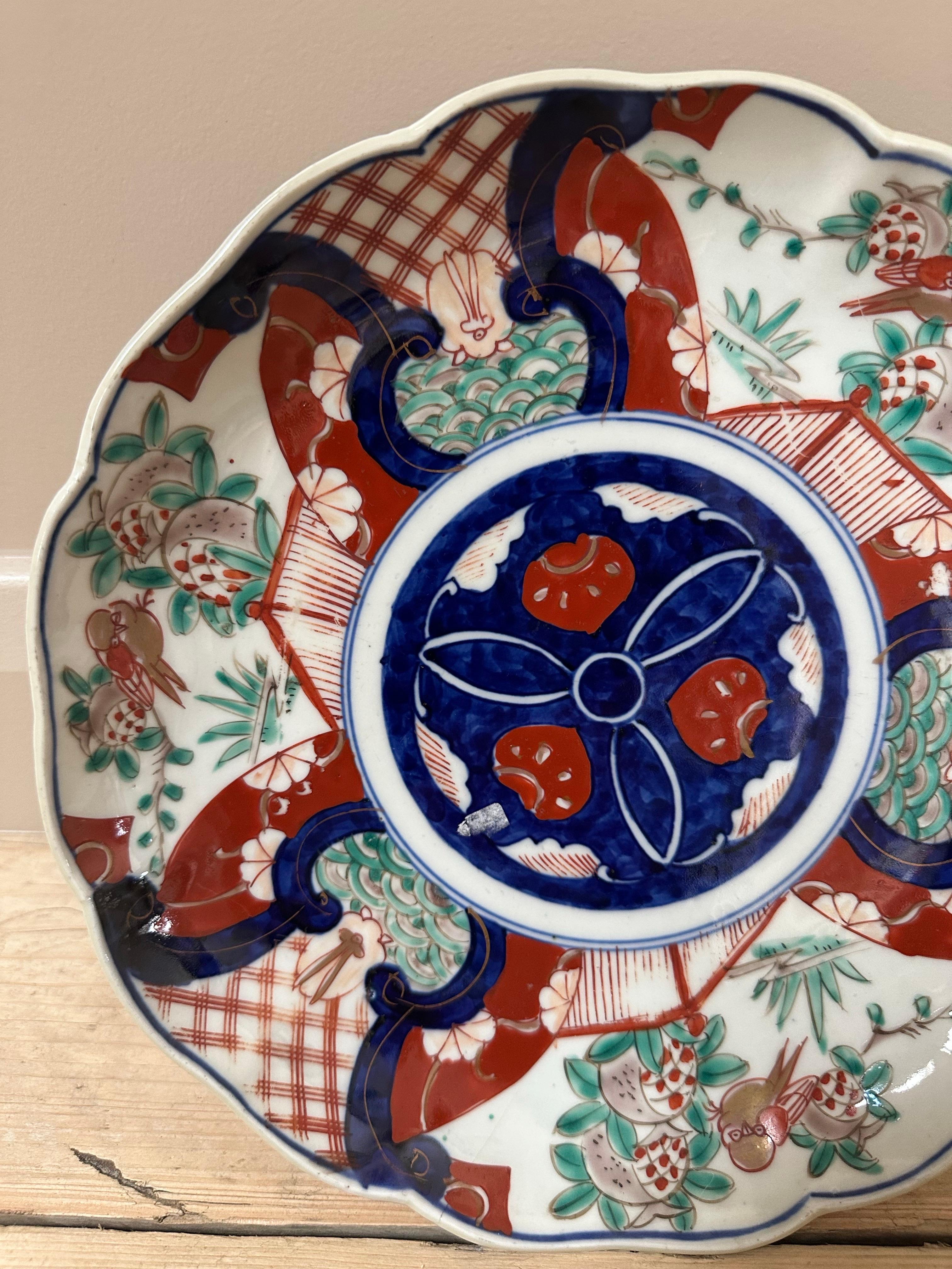 Porcelain Imari Scalloped Dinner plate, 19th Century, Blue, White, Red & Green For Sale 1