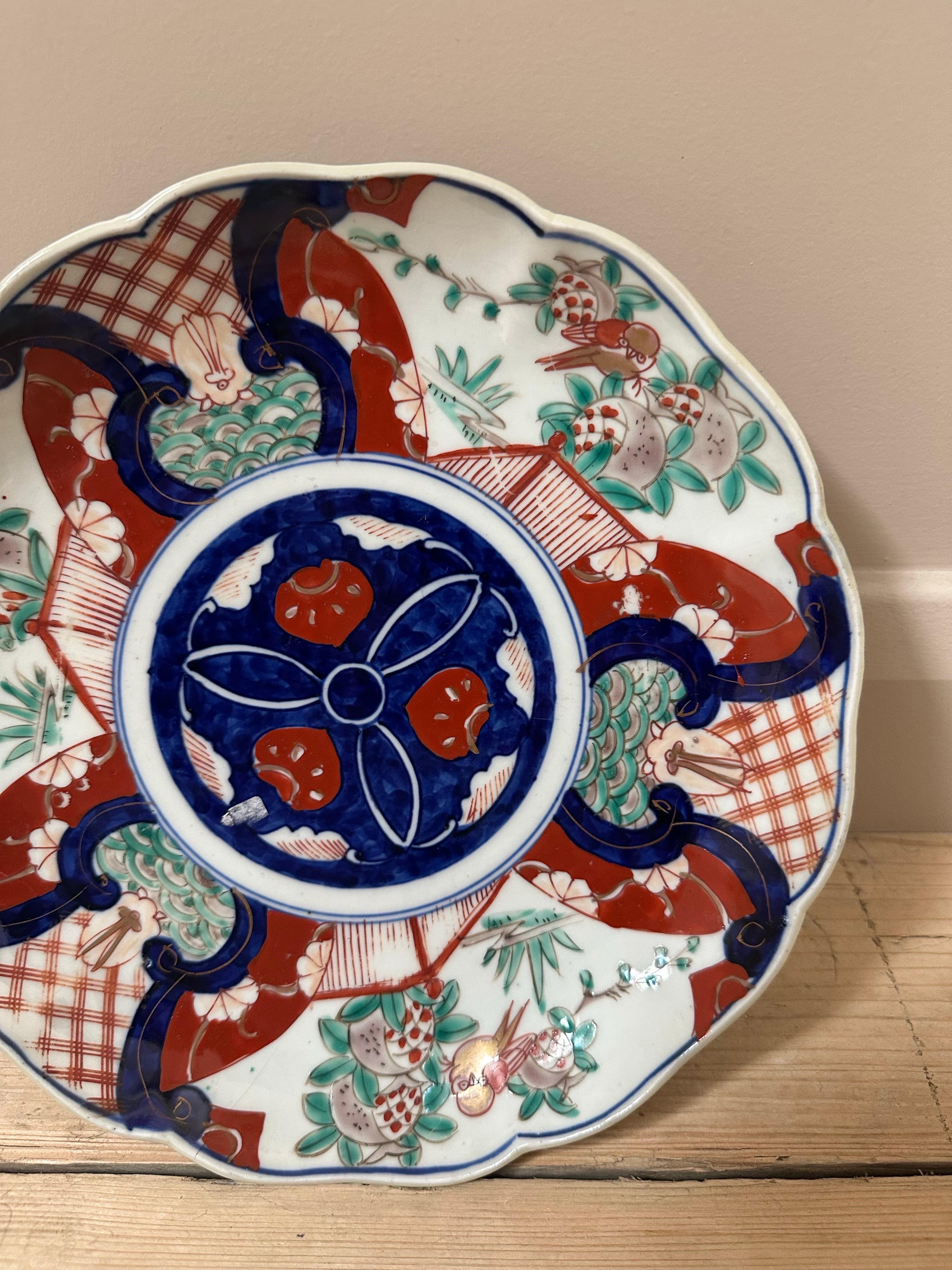 Porcelain Imari Scalloped Dinner plate, 19th Century, Blue, White, Red & Green For Sale 2